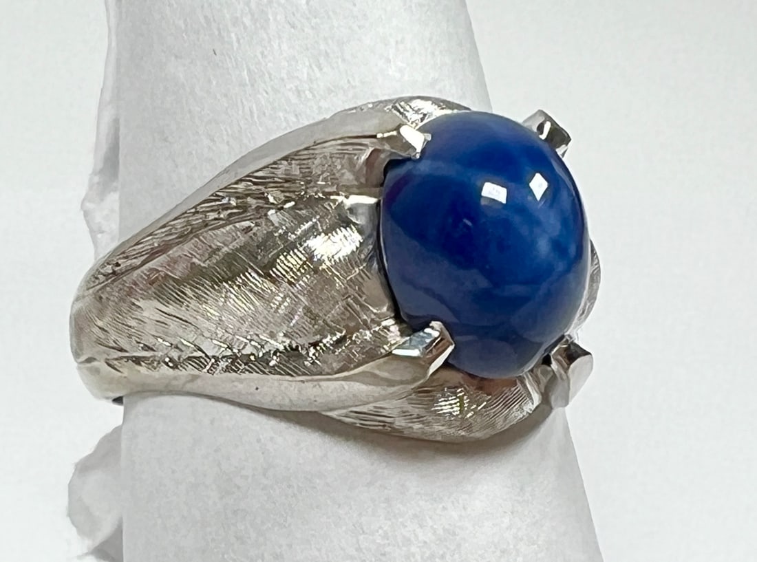 GOLD STAR SAPPHIRE RING (1 of 2)