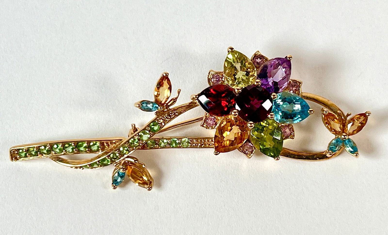 GOLD BROOCH: 10K YELLOW GOLD WITH STONE BROOCH PIN. 2.75". 8 GRAMS TOTAL WEIGHT