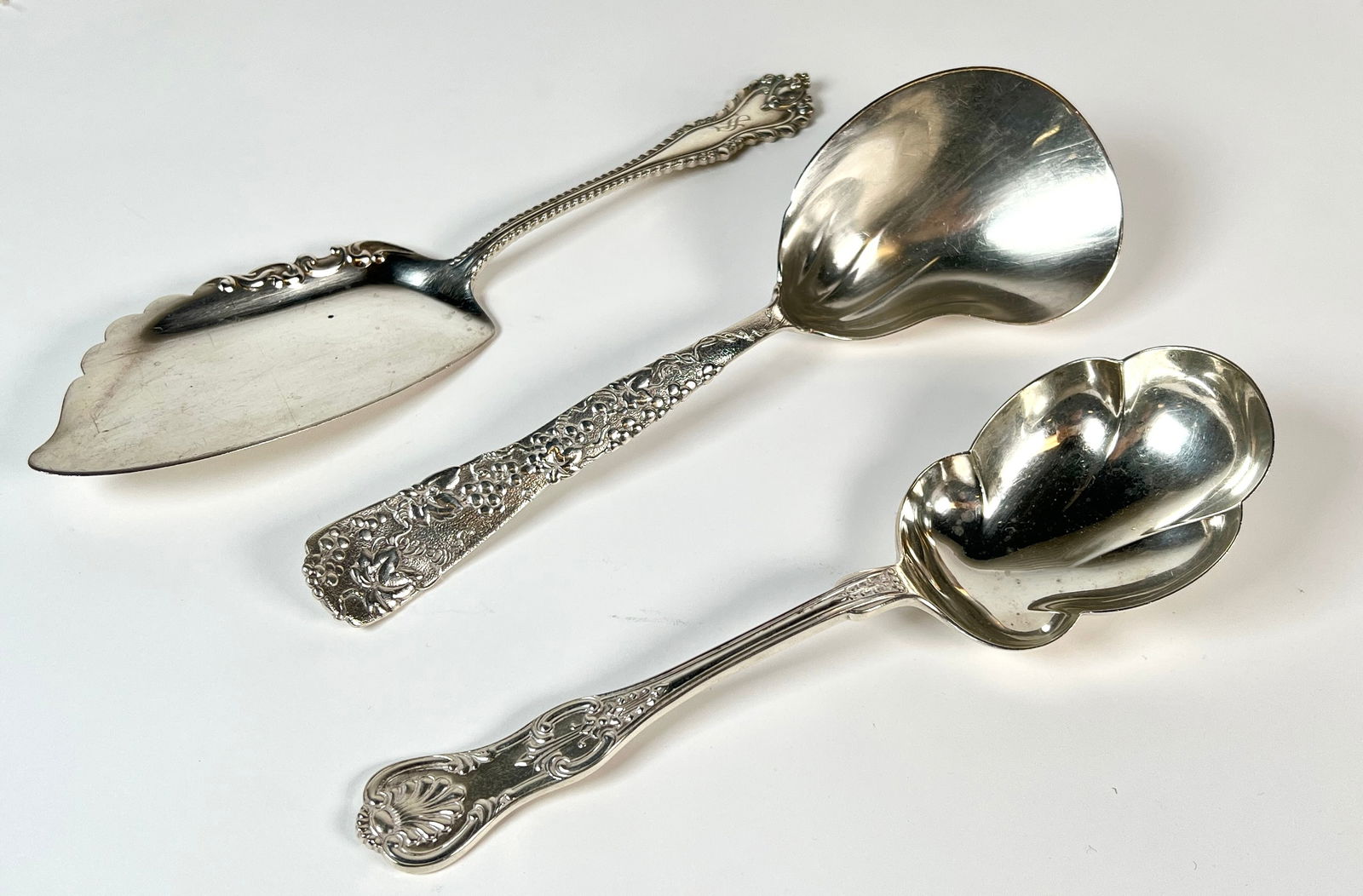 STERLING SILVER SERVING UTENSILS: 340 GRAMS TOTAL WEIGHT. BLACK - STARR - FROST, TIFFANY & CO., E. DICKINSON