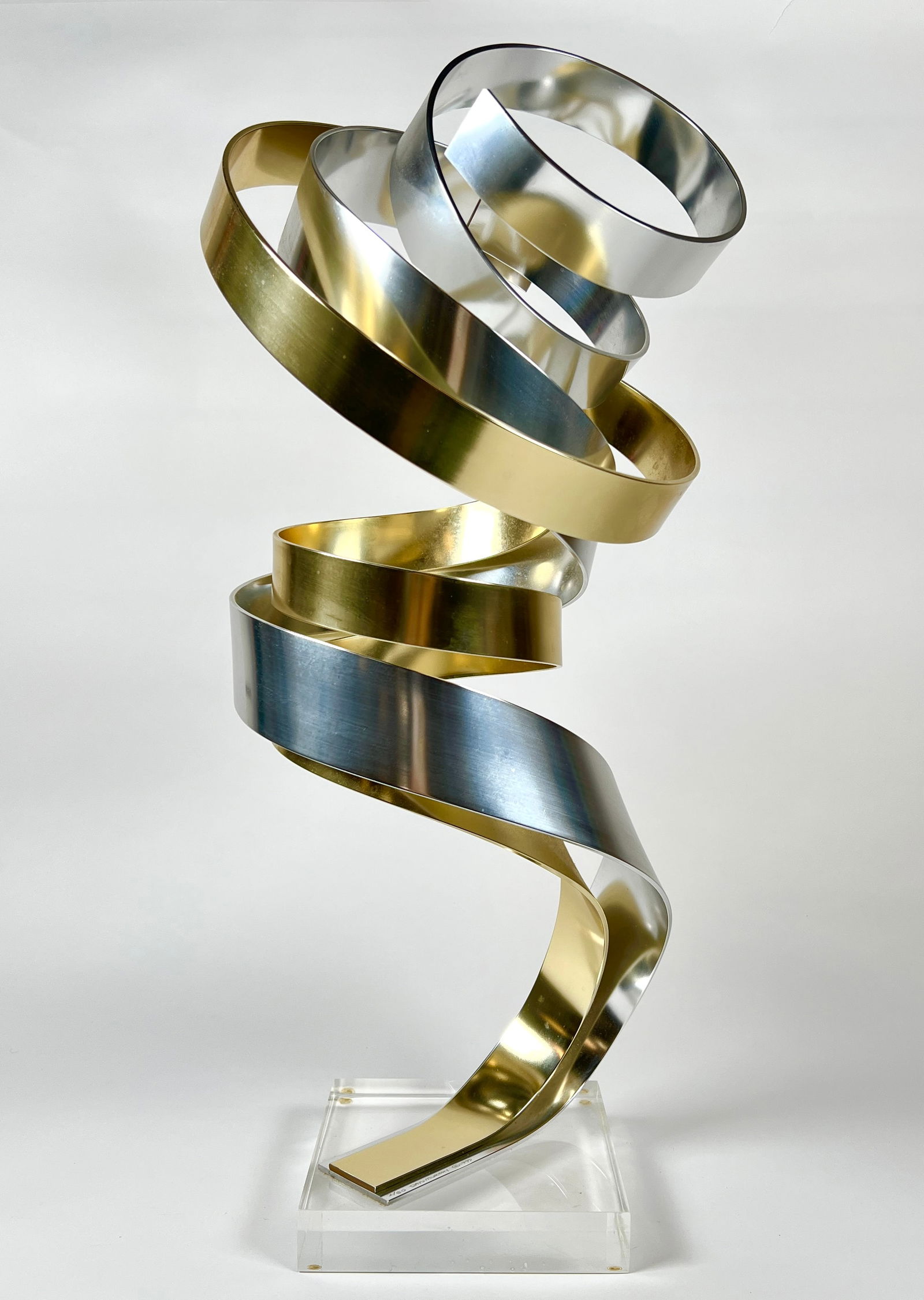 DAN MURPHY RIBBON SCULPTURE (1 of 2)