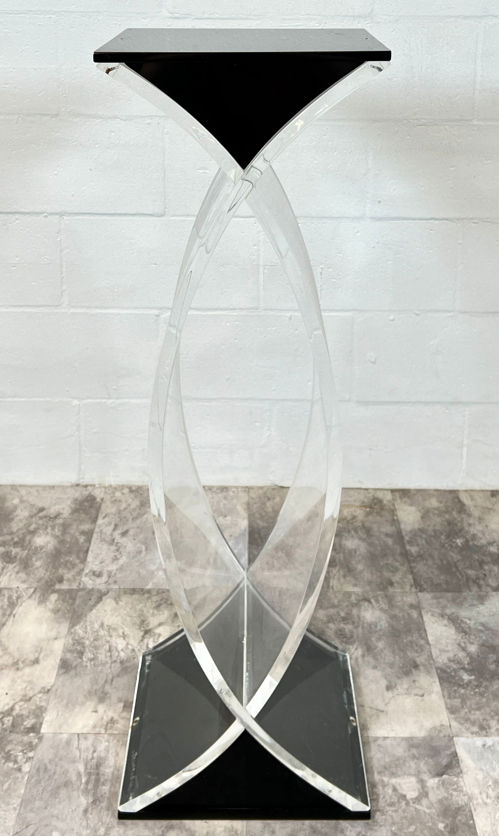 ACRYLIC STAND (1 of 1)