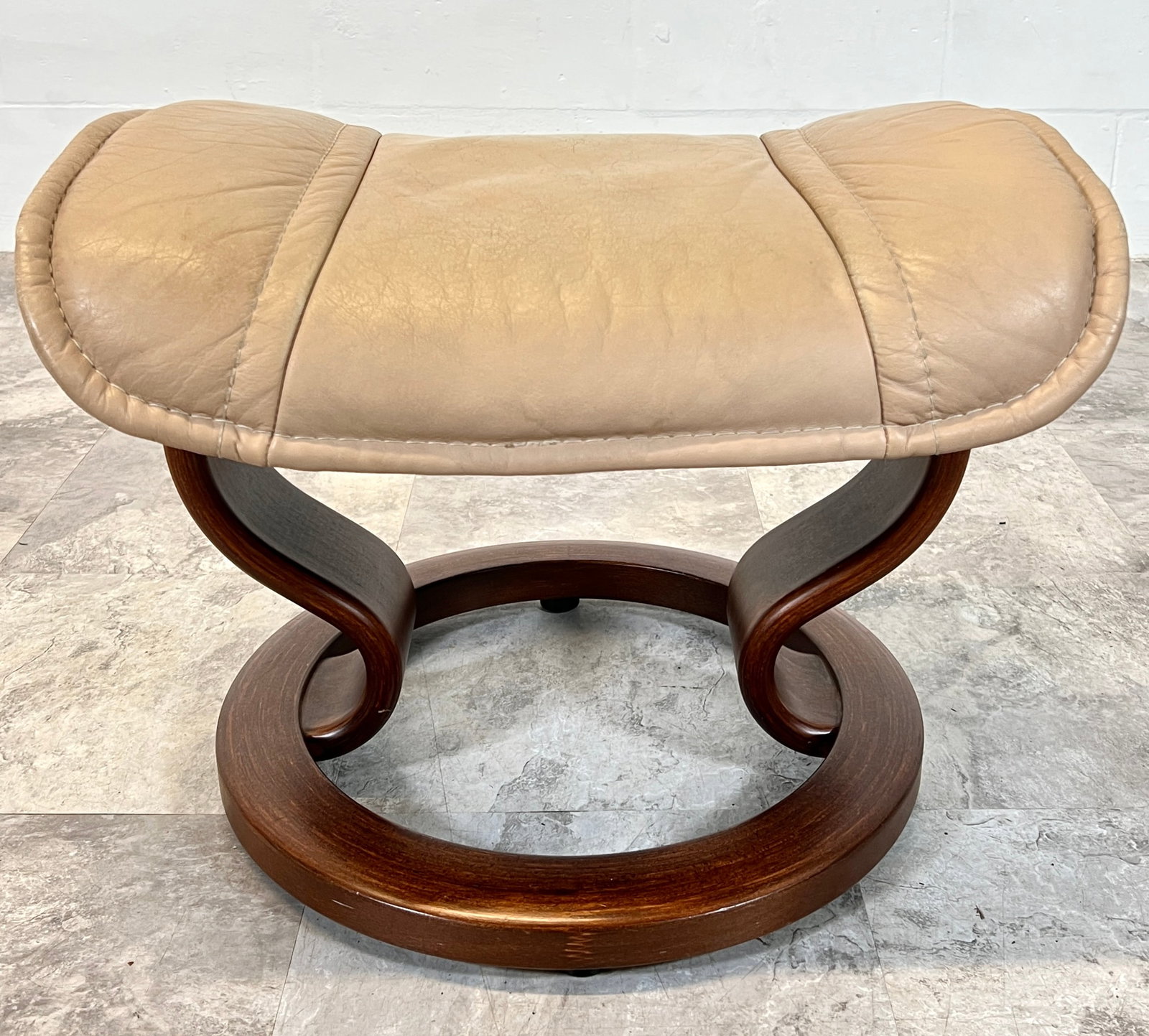 EKORNES STRESSLESS OTTOMAN: TAN LEATHER, LIGHT WEAR CONSISTENT WITH AGE