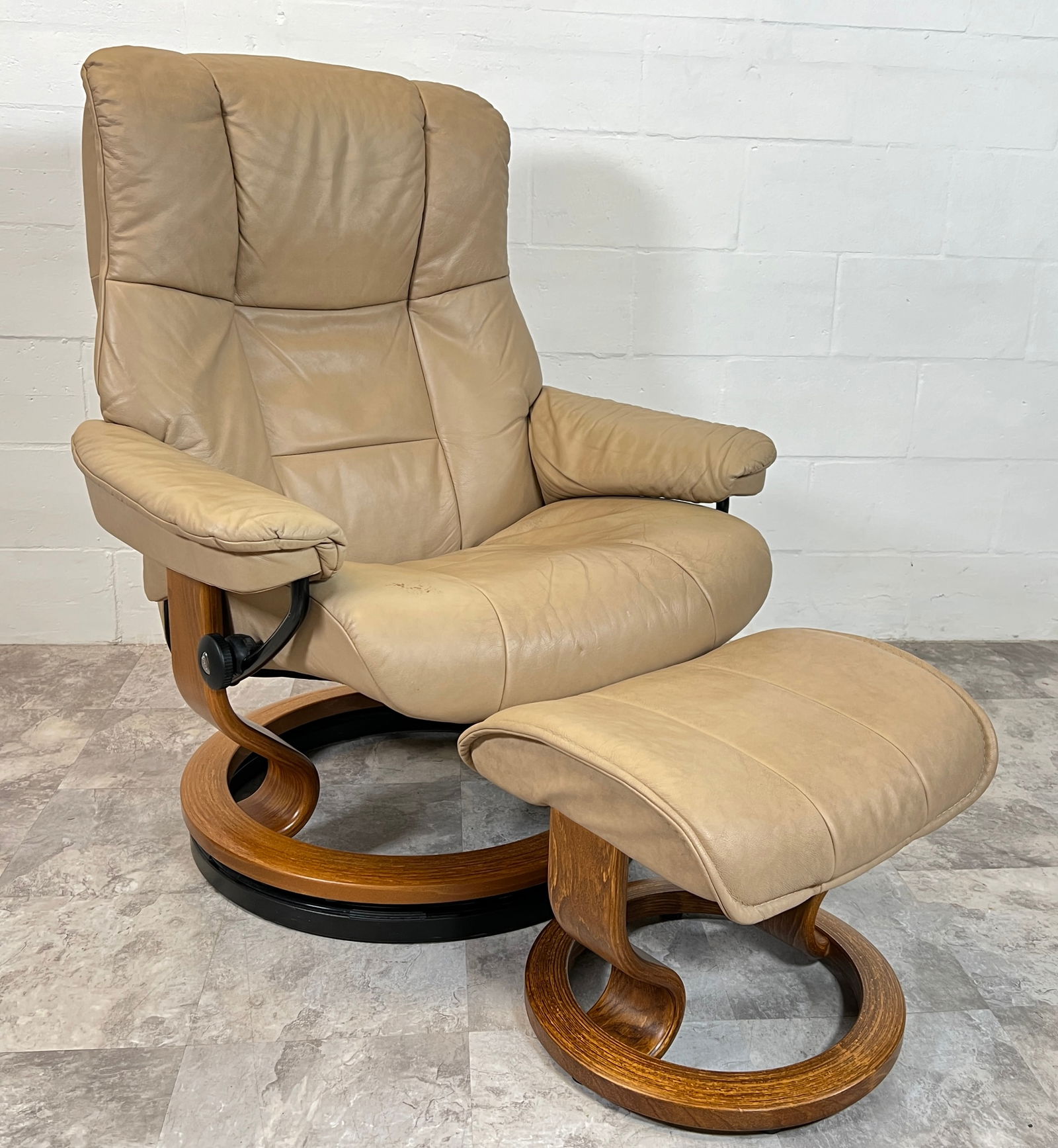 EKORNES STRESSLESS RECLINER (1 of 2)
