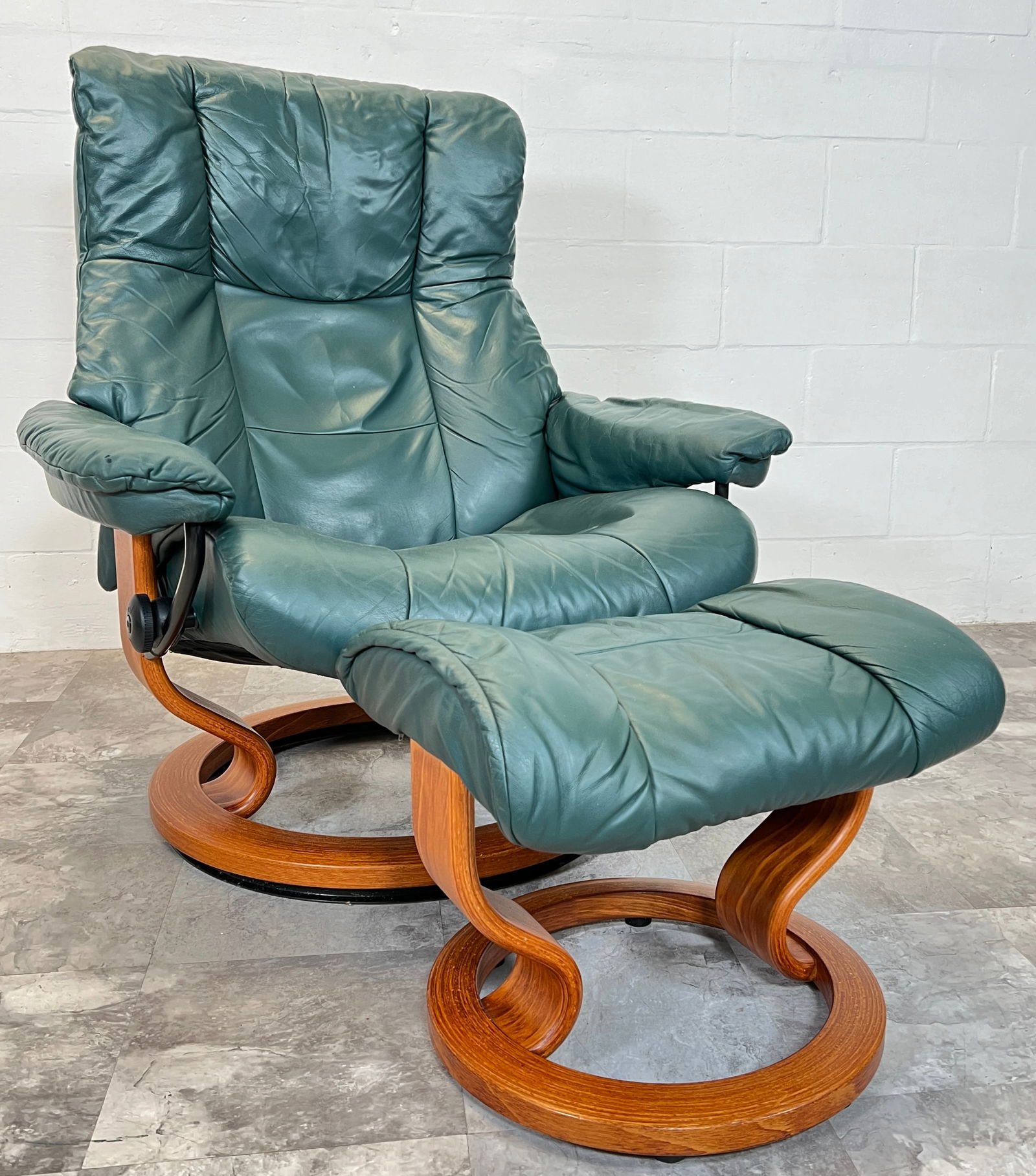 EKORNES STRESSLESS RECLINER (1 of 4)