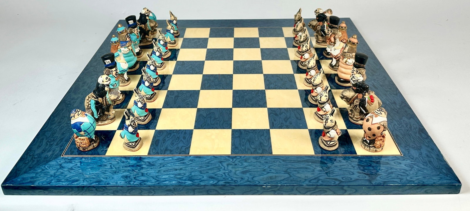STUDIO ANNE CALRTON 145P CHESS SET: INCLUDES CHESS PIECES IN ORIGINAL MANUFACTURER'S BOX AND CHESS BOARD.