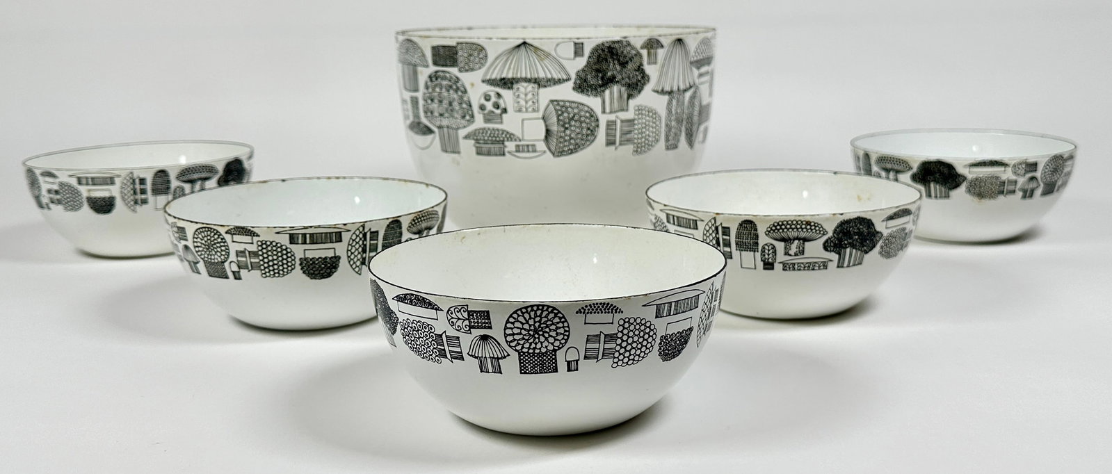 KAJ FRANK FOR FINEL ENAMEL SERVING: INCLUDES LARGE SERVICE BOWL AND NESTING BOWLS. WEAR AS EXPECTED WITH USE.