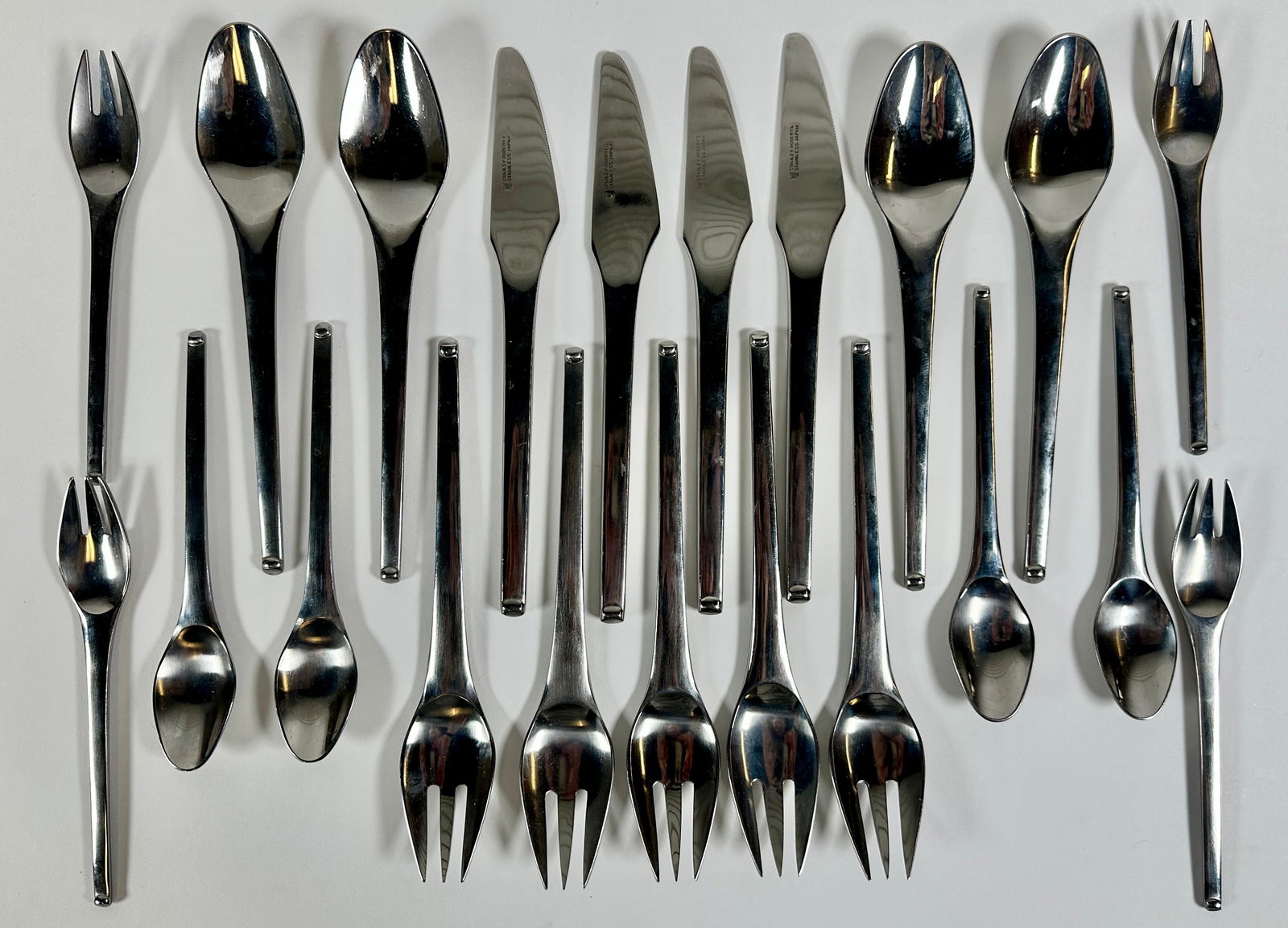 STANLEY ROBERTS CONTEMPRA FLATWARE (1 of 2)
