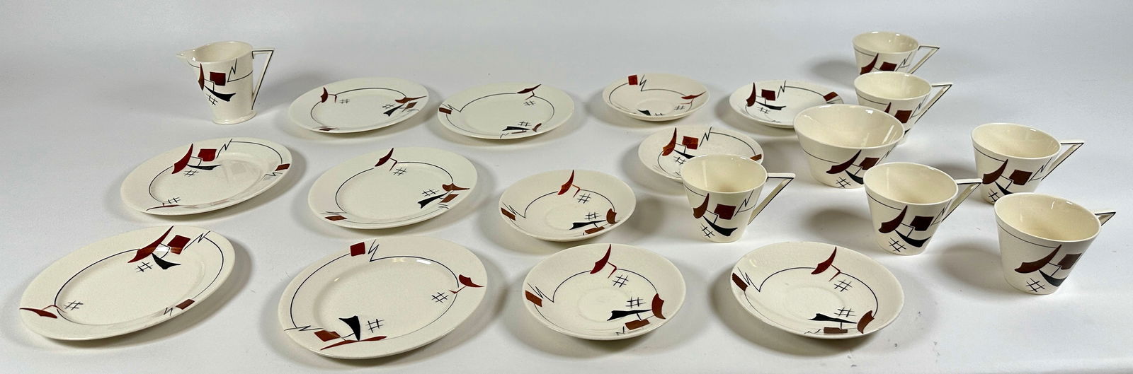 MID-CENTURY MODERN WEDGWOOD (1 of 2)