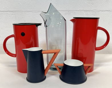 MID-MOD SERVING ITEMS: VICKE LINDSTRAND GLASS PITCHER, ETORE SOTTSASS FOR LAGOSTINA MILK JUG AND SUGAR, ERIK MAGNUSSEN JUG AND CARAFE.