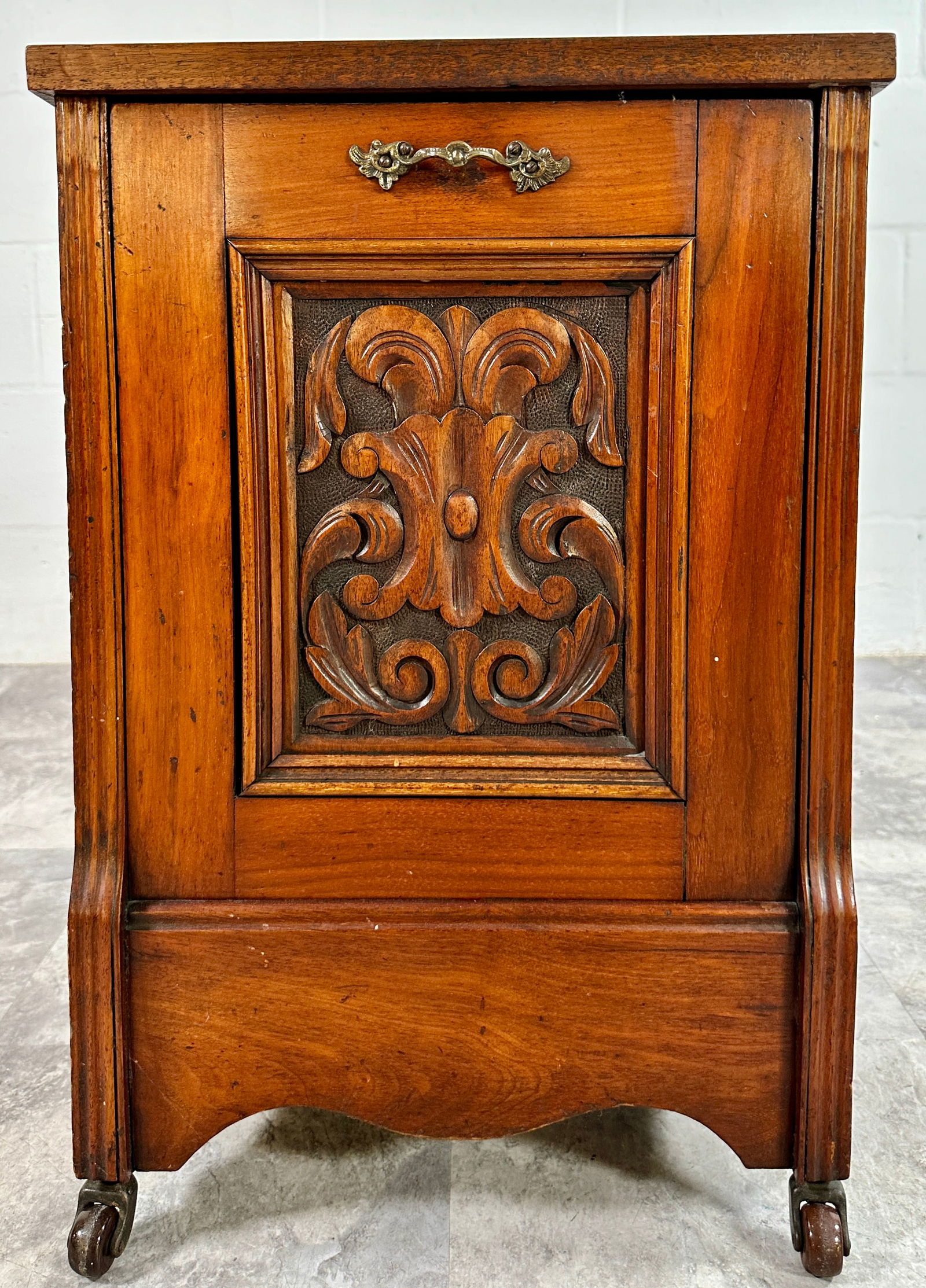 ANTIQUE COAL HOD (1 of 3)