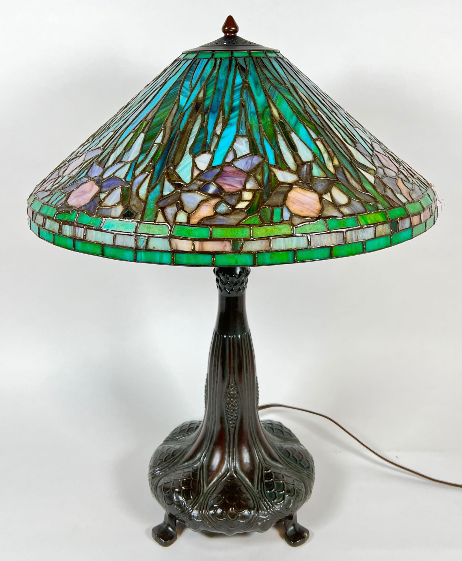 CONTEMPORARY STAINED GLASS LAMP (1 of 4)