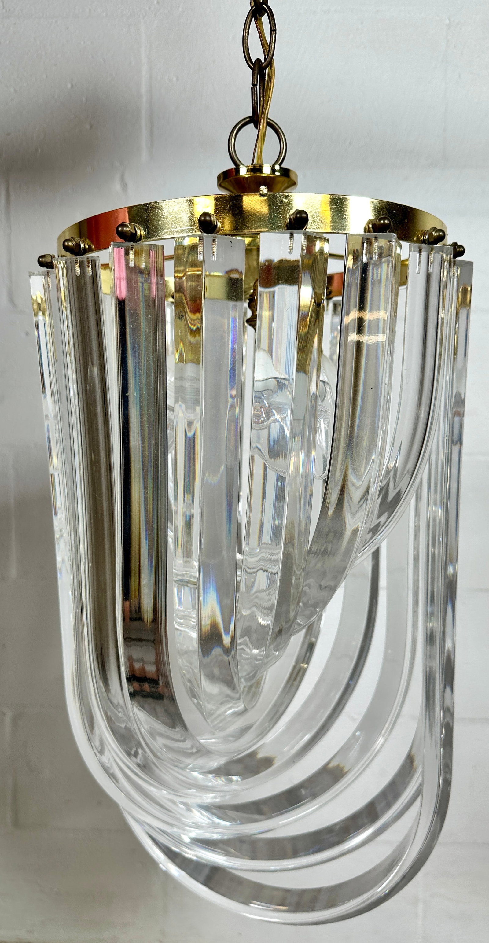 ACRYLIC RIBBON PENDANT LAMPS: 18"