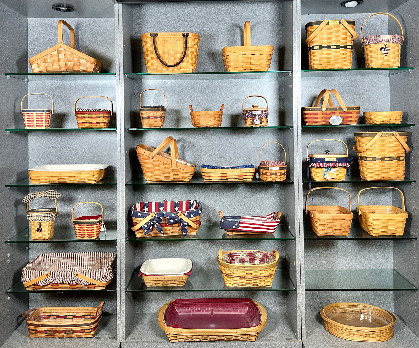LARGE COLLECTION OF LONGABERGER BASKETS (1 of 14)