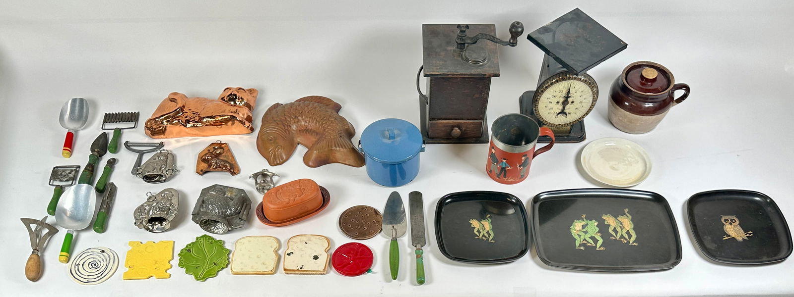 VINTAGE KITCHEN ITEMS (1 of 4)