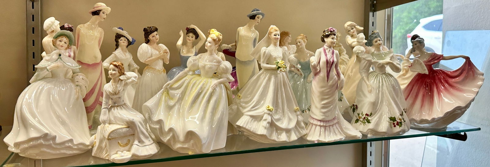 LARGE ROYAL DOULTON COLLECTION (1 of 1)