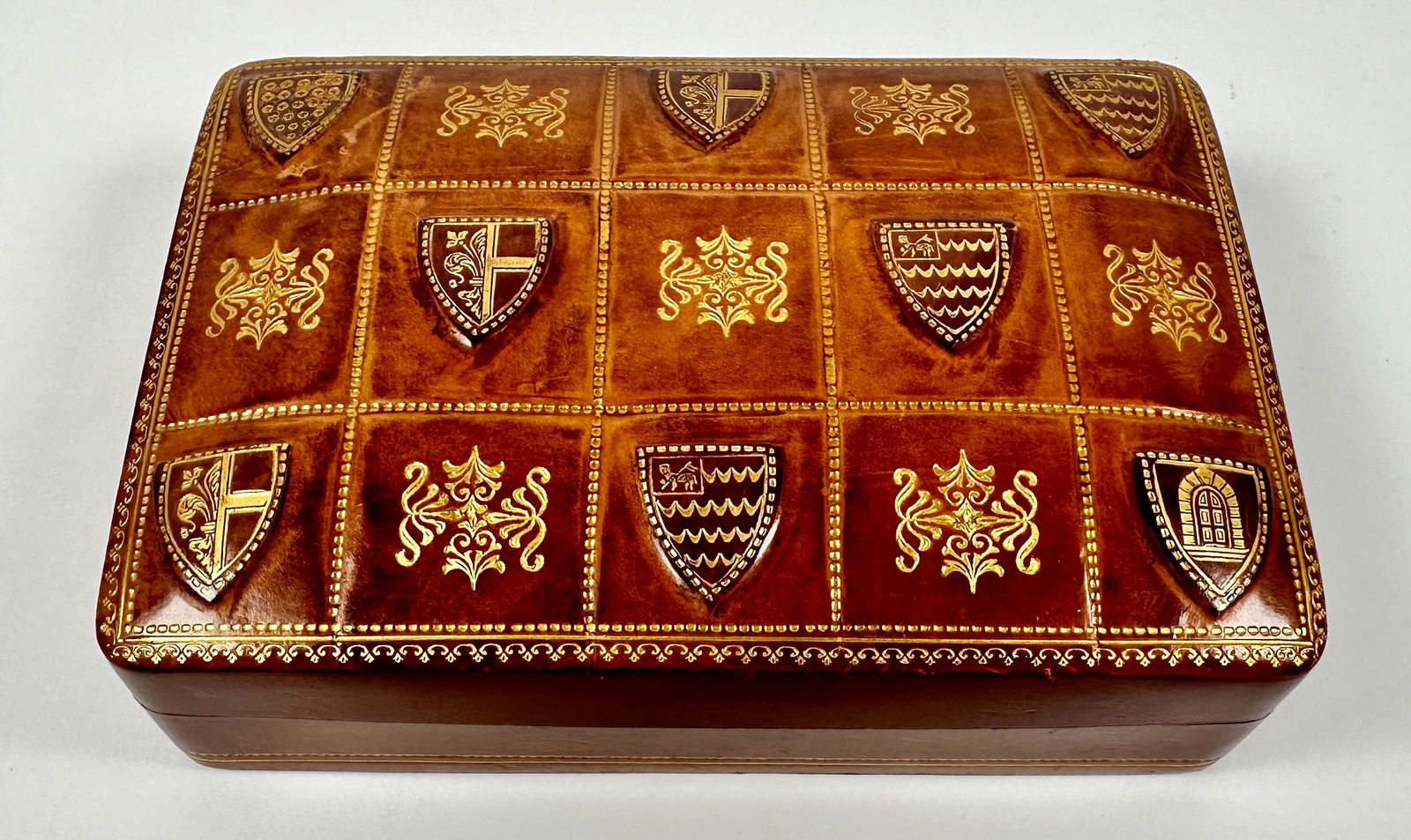 ANTINORI ITALIAN EMBOSSED BOX (1 of 4)