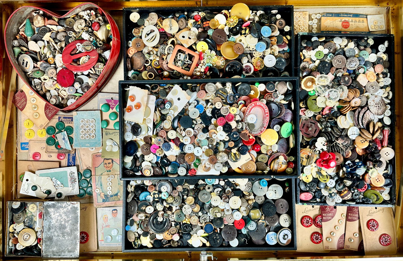 EXTENSIVE VINTAGE BUTTON COLLECTION (1 of 7)