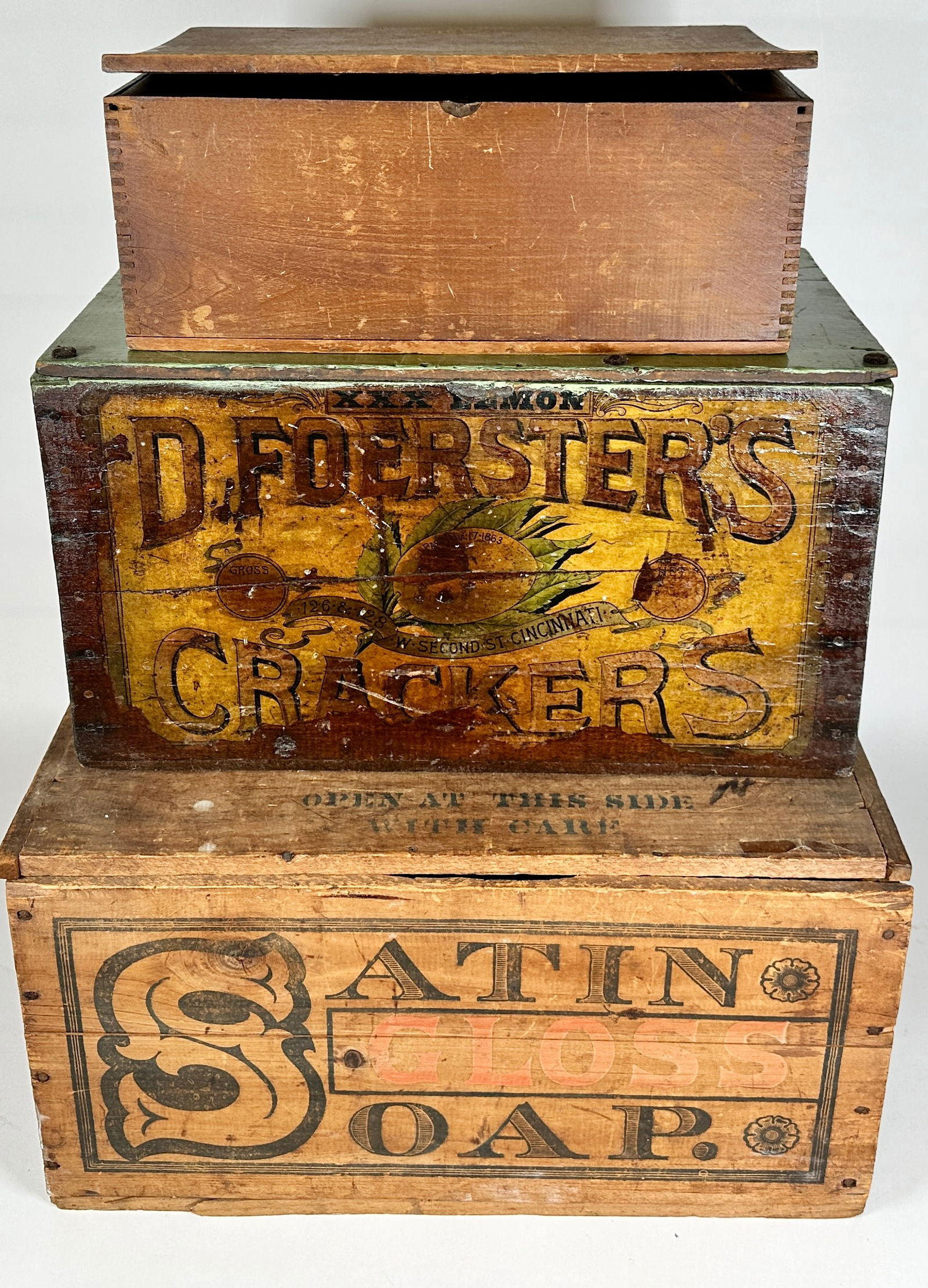 ANTIQUE ADVERTISING CRATES (1 of 12)