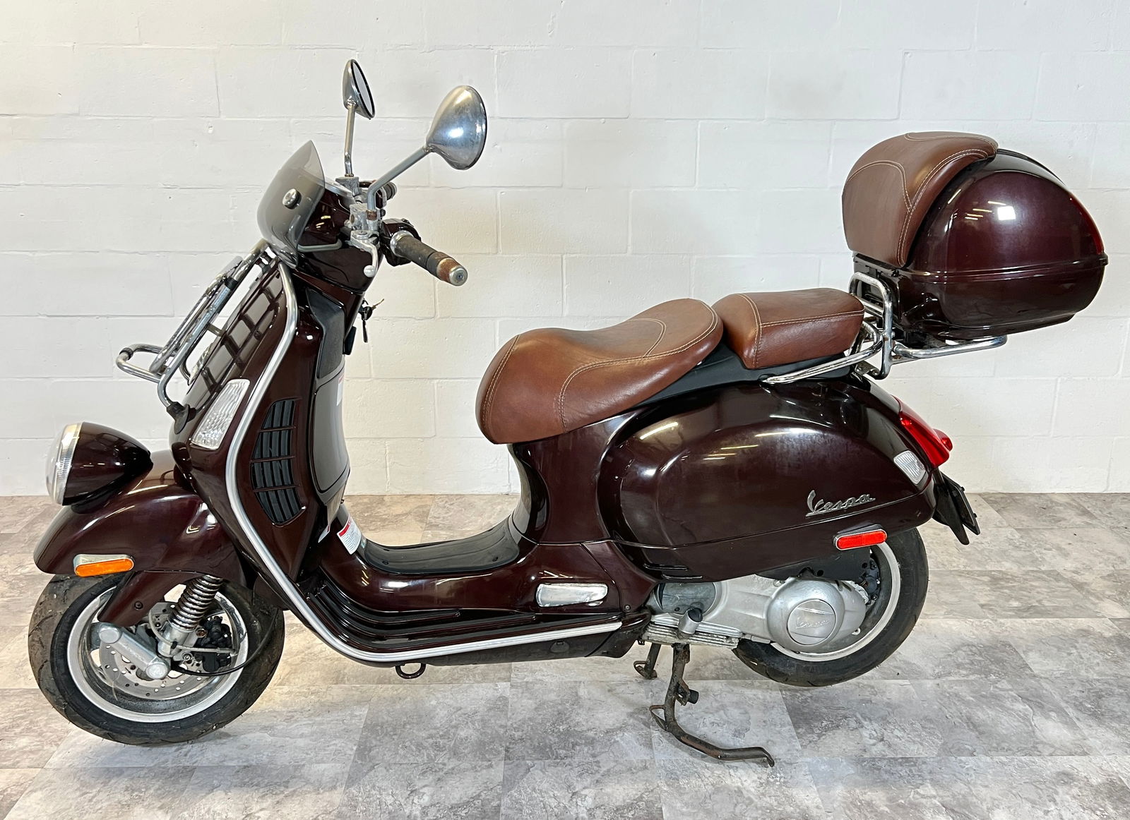 2011 VESPA GTV 300 IE TOURING (1 of 10)