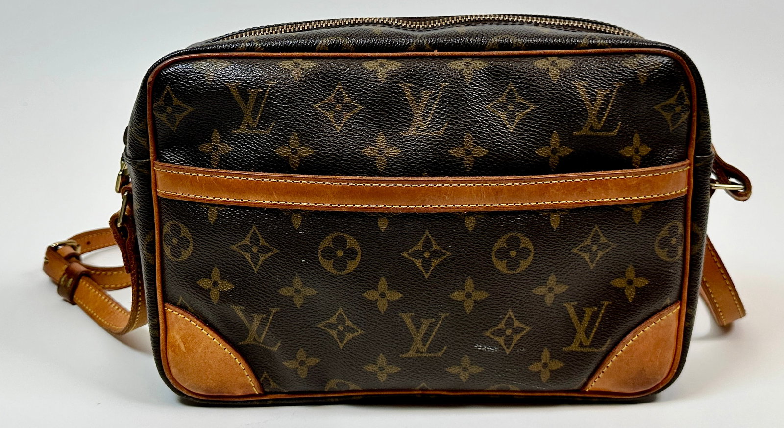 LOUIS VUITTON MONOGRAM TROCADERO HANDBAG: GENTLY USE WITH LIGHT WEAR. 10"X8"X3"