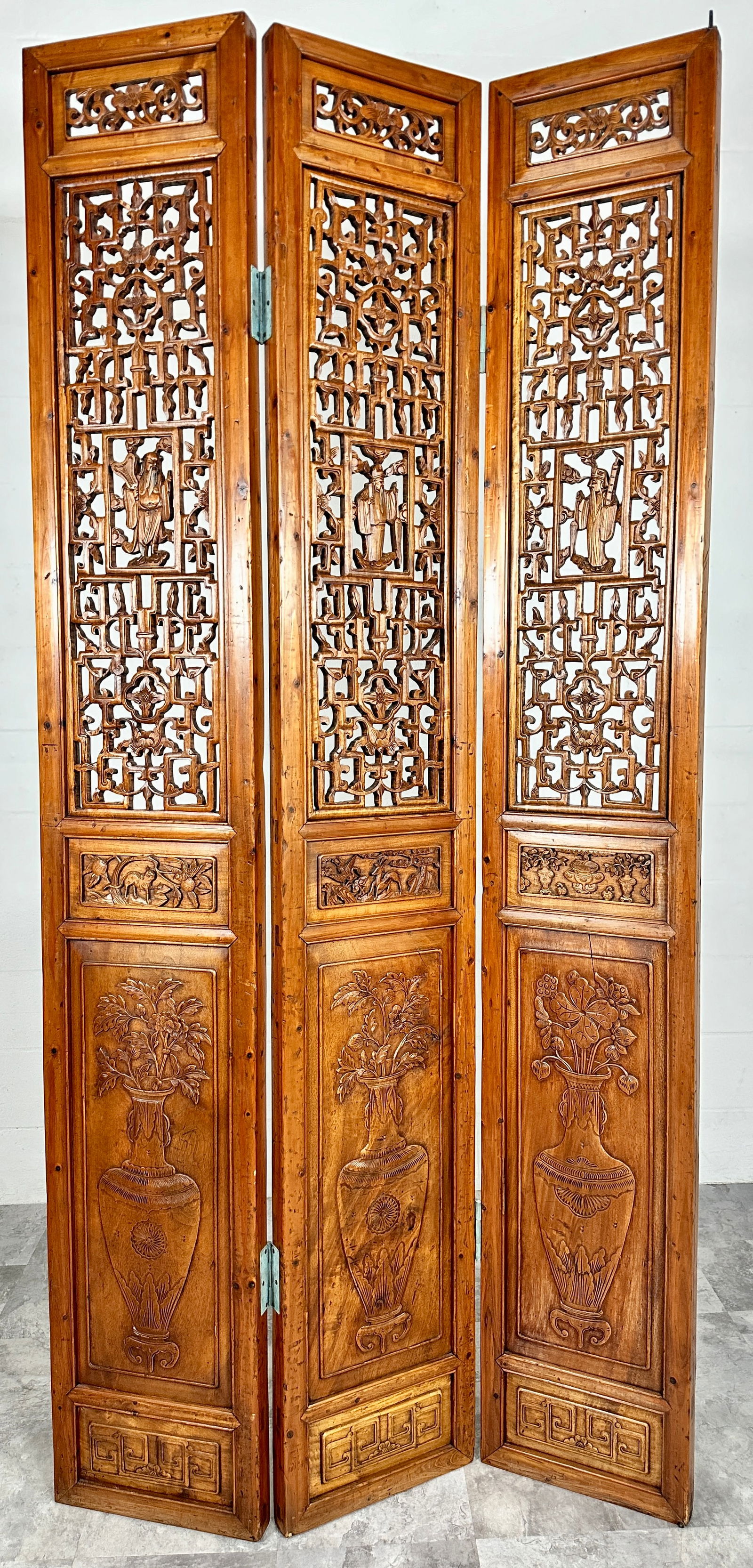 ANTIQUE CHINESE SCREEN (1 of 4)