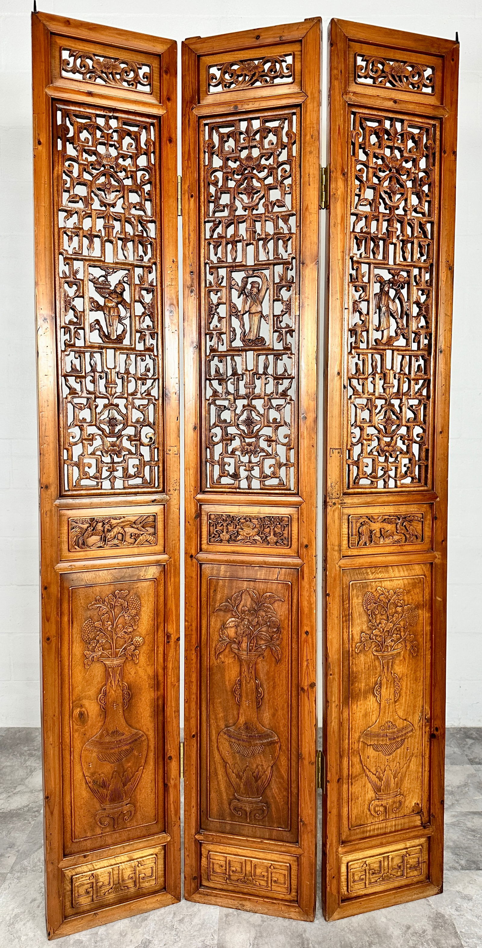 ANTIQUE CHINESE SCREEN (1 of 5)