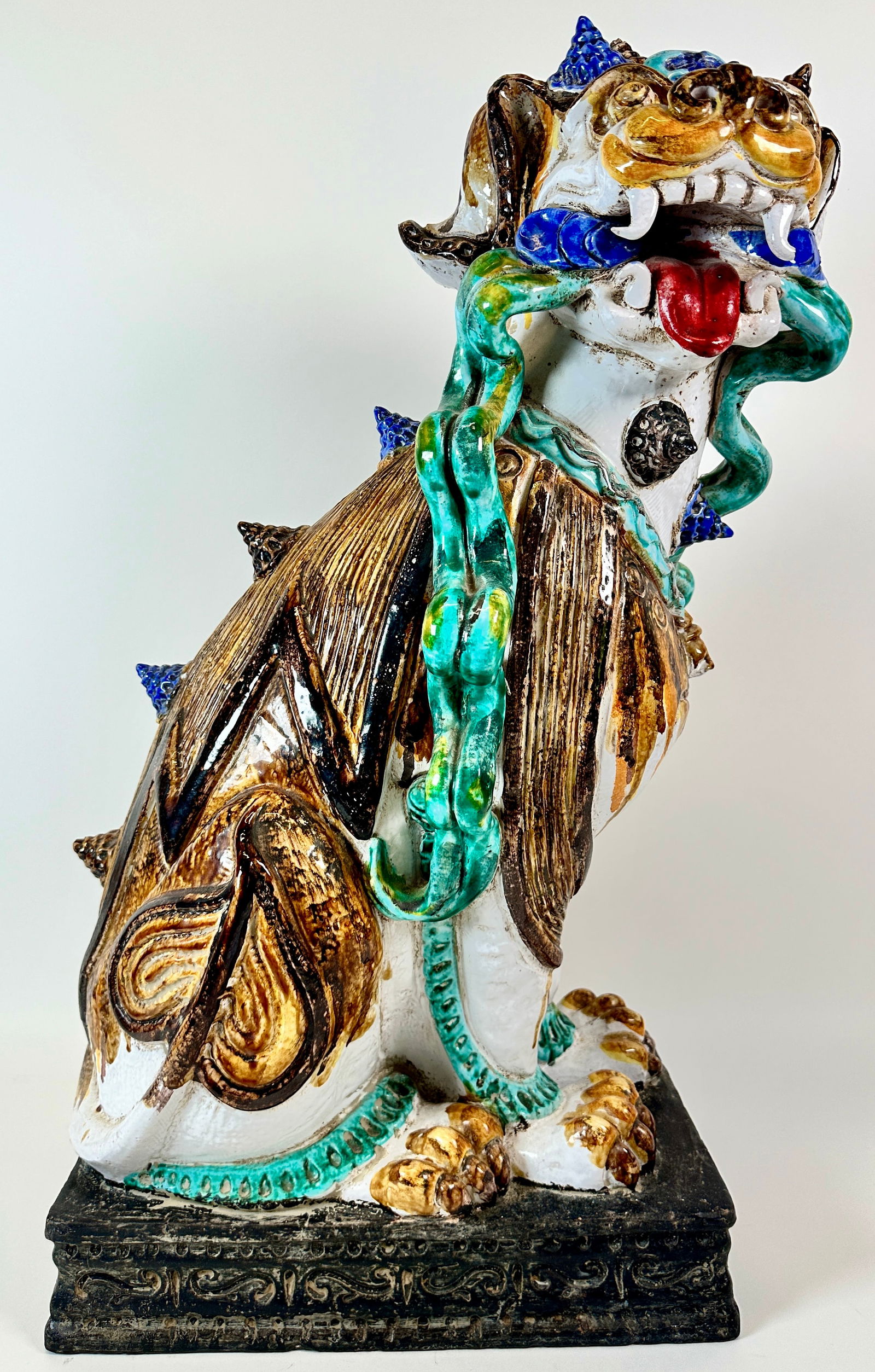 LARGE FOO DOG SCULPTURE (1 of 4)