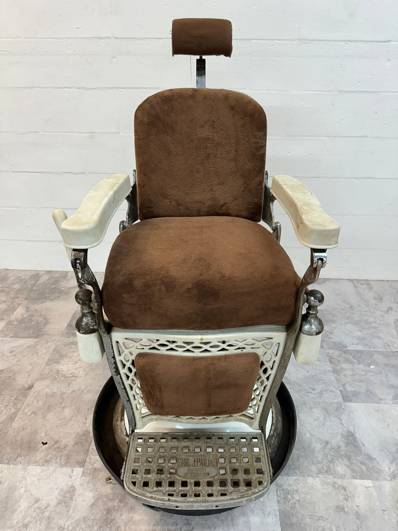 EMIL J. PAIDAR BARBER'S CHAIR: ORIGINAL VINTAGE CONDITION, PORCELAIN, COMPLETE, RECLINING