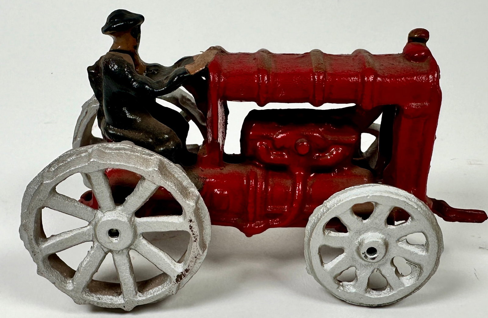 CAST IRON FORDSON TRACTOR: 6"L
