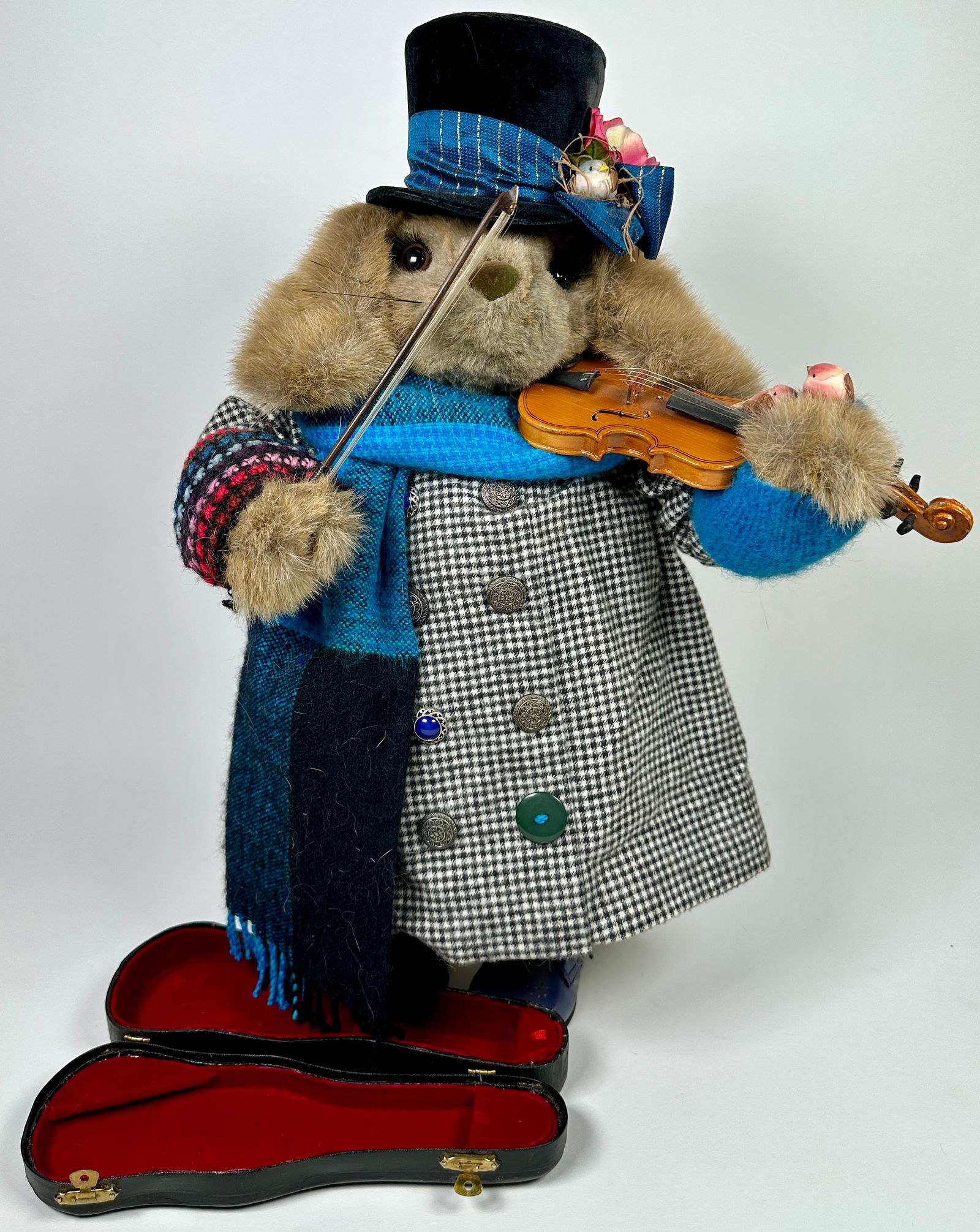 APPLE WHIMSEYS - RABBIT VIOLINIST: LIMITED EDITION. BUSKER'S OF ENGLAND, 18"H