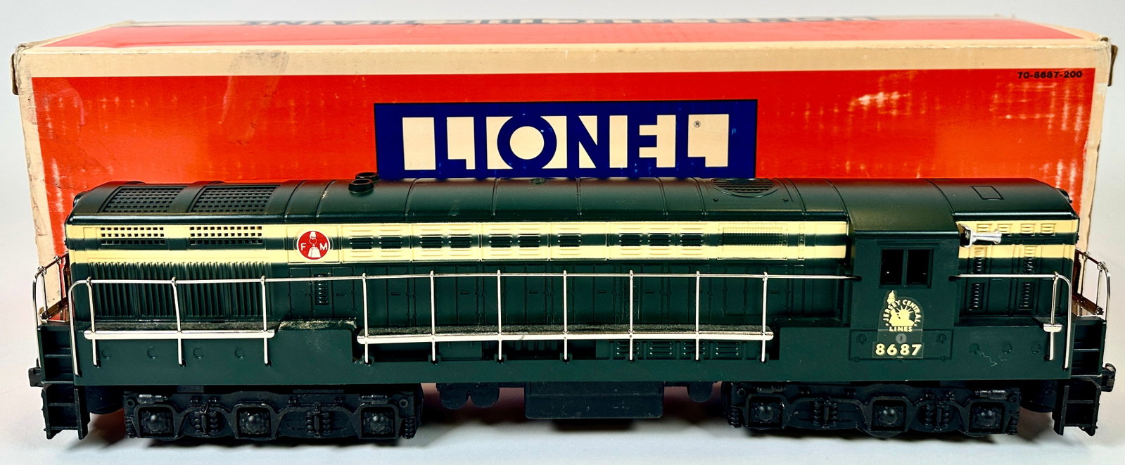 LIONEL TRAINS - JERSEY CENTRAL DIESEL LOCOMOTIVE: MODEL TRAINS - LIONEL JERSEY CENTRAL FAIRBANKS MORSE DIESEL LOCOMOTIVE #6-8687. GOOD, ORIGINAL CARTON.