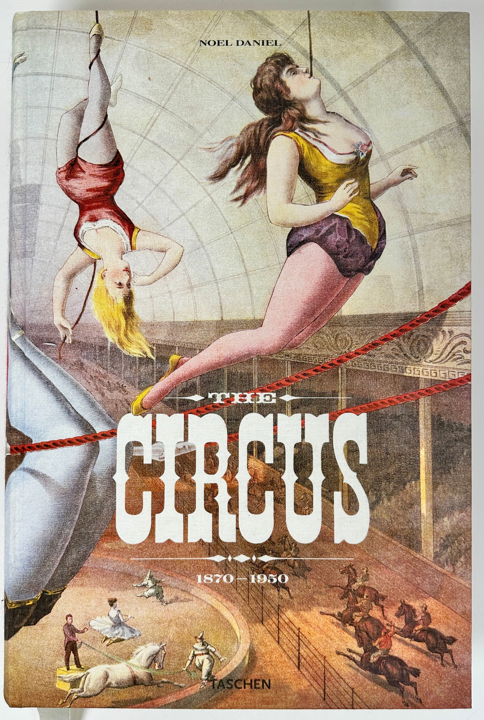 THE CIRCUS - TASCHEN (1 of 2)