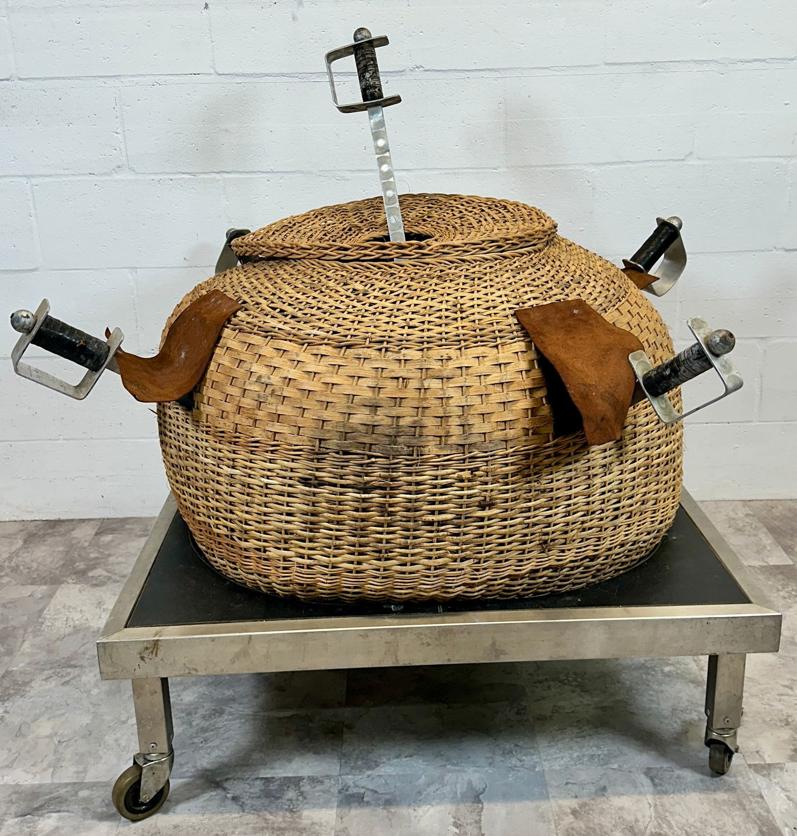 CONTORTIONIST'S SWORD BASKET (1 of 1)