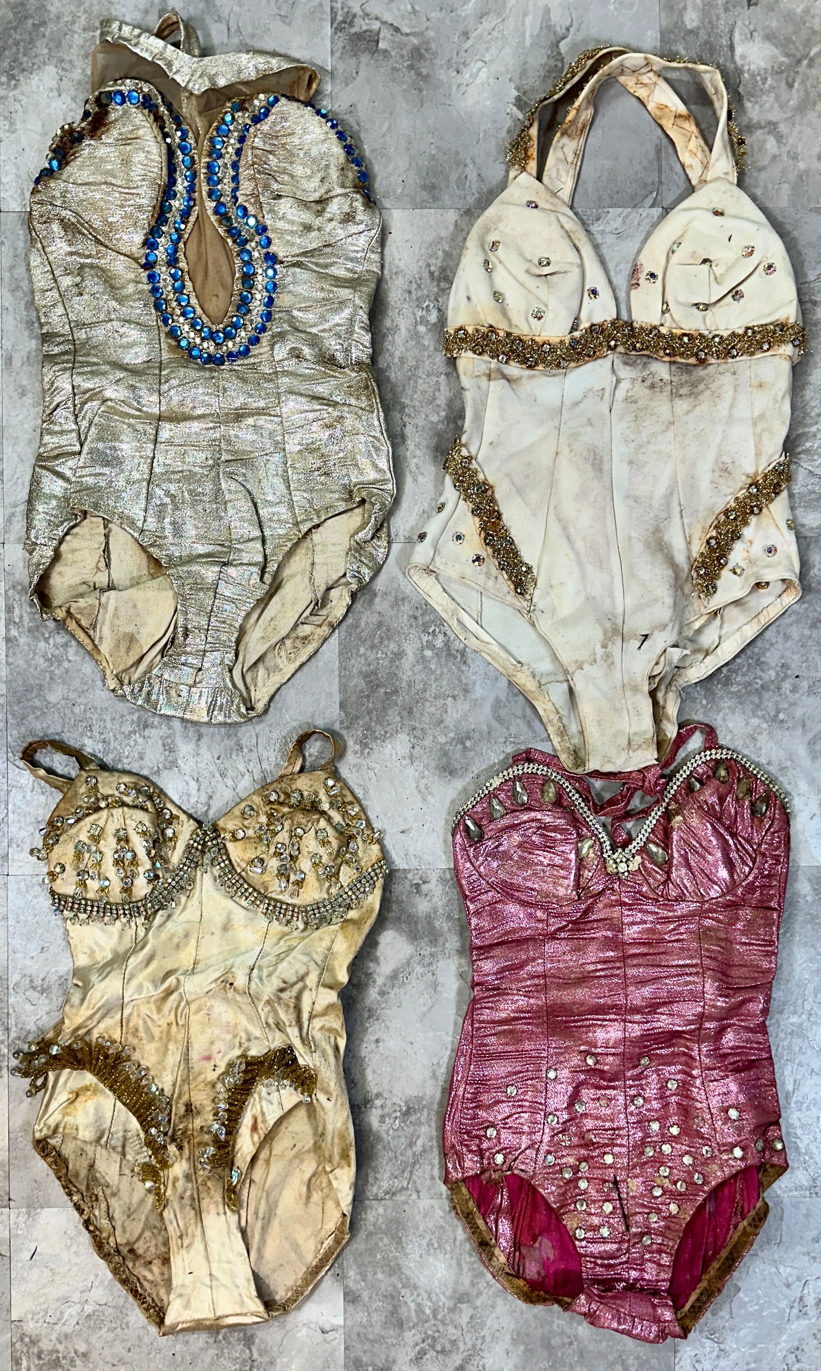 VINTAGE CIRCUS WARDROBE (1 of 1)
