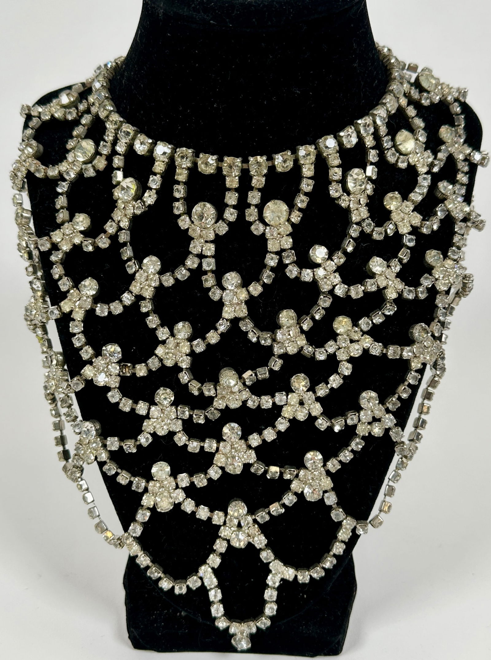 CIRCUS PERFORMER RHINESTONE NECKLACE (1 of 1)