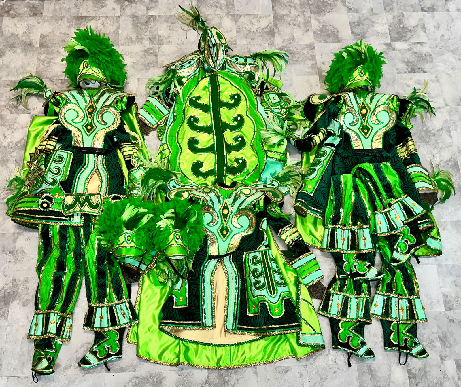 SHOW PARADE WARDROBE (1 of 6)