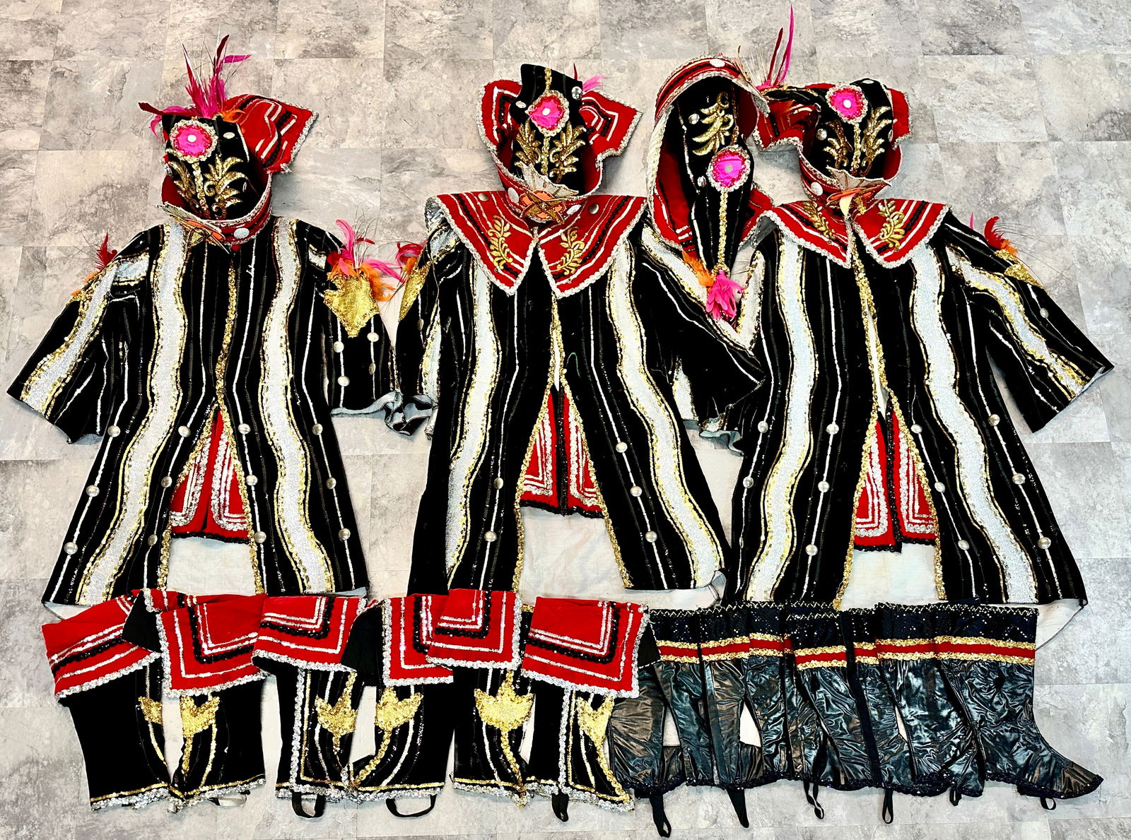 SHOW PARADE WARDROBE (1 of 5)