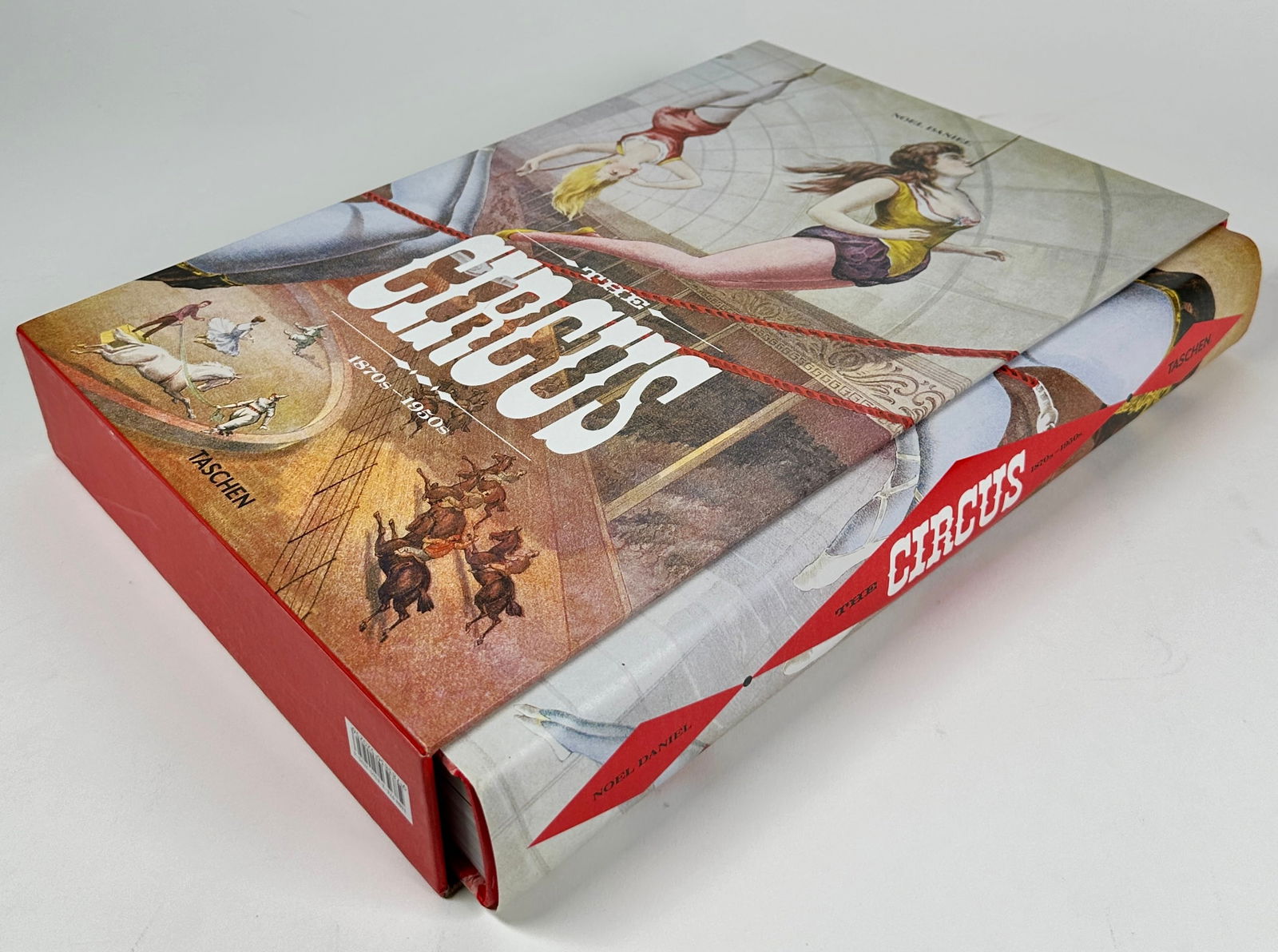 CIRCUS - TASCHEN (1 of 3)