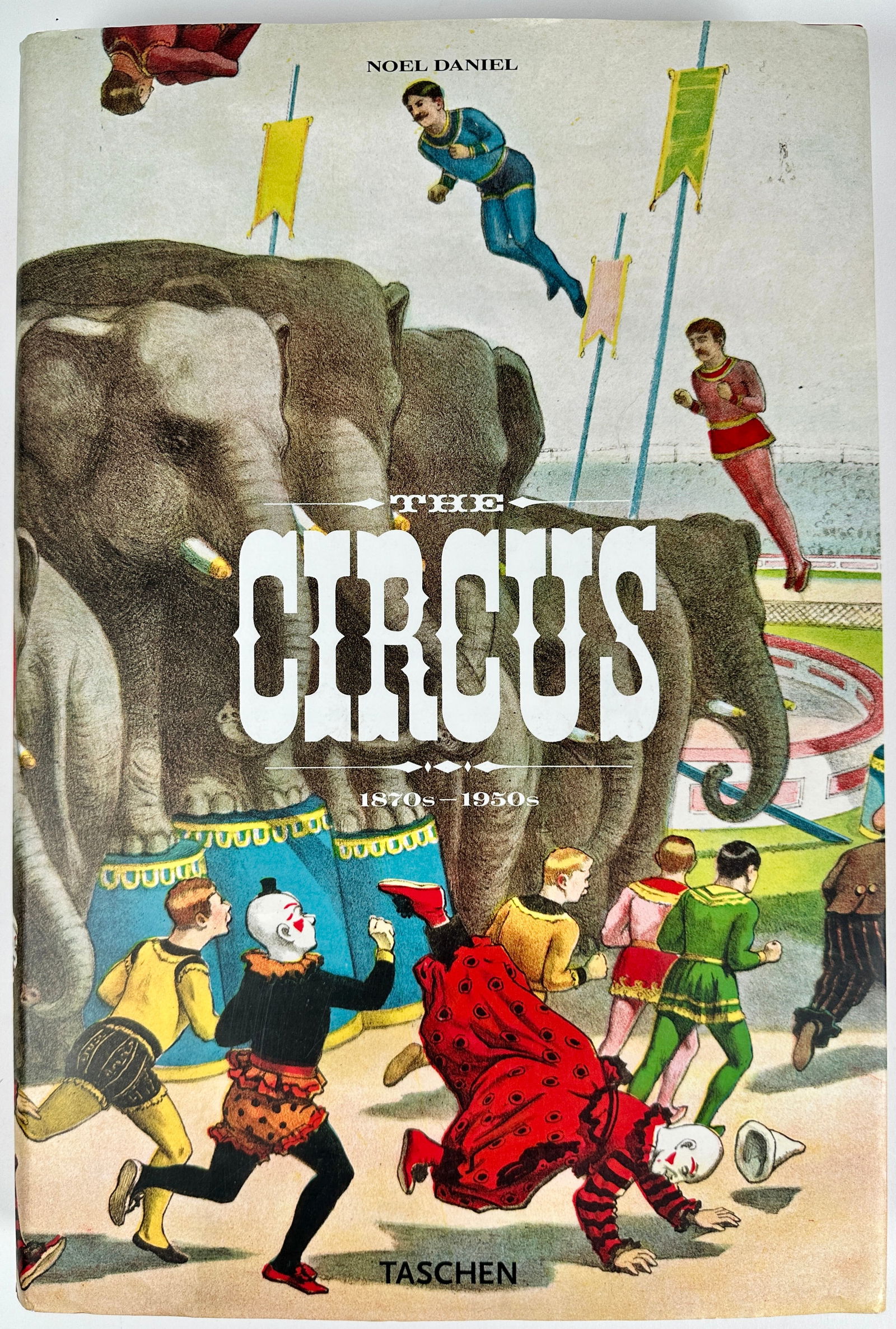 CIRCUS - TASCHEN (1 of 1)