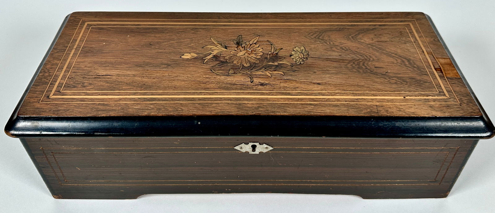 SWISS MUSIC BOX: ORIGINAL VINTAGE CONDITION, C.1870. 8 TUNE. PLAYS AS IT SHOULD. STOP FEATURE NOT WORKING. SOME AREAS OF VENEER PEELING ON CASE. 17"X7.5"X5"