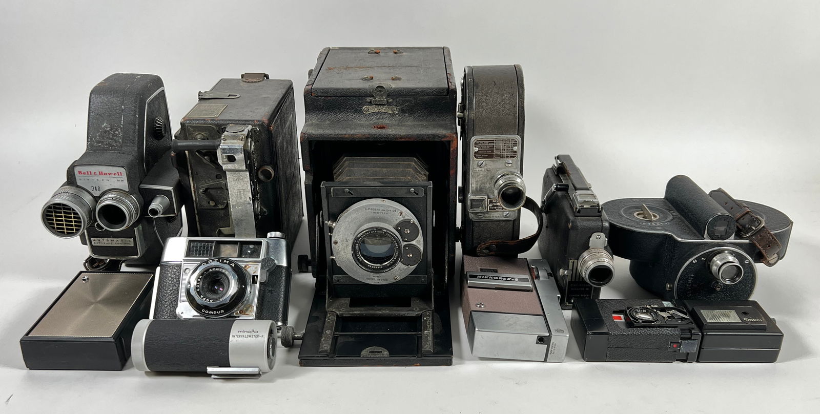 COLLECTION OF VINTAGE CAMERAS (1 of 4)
