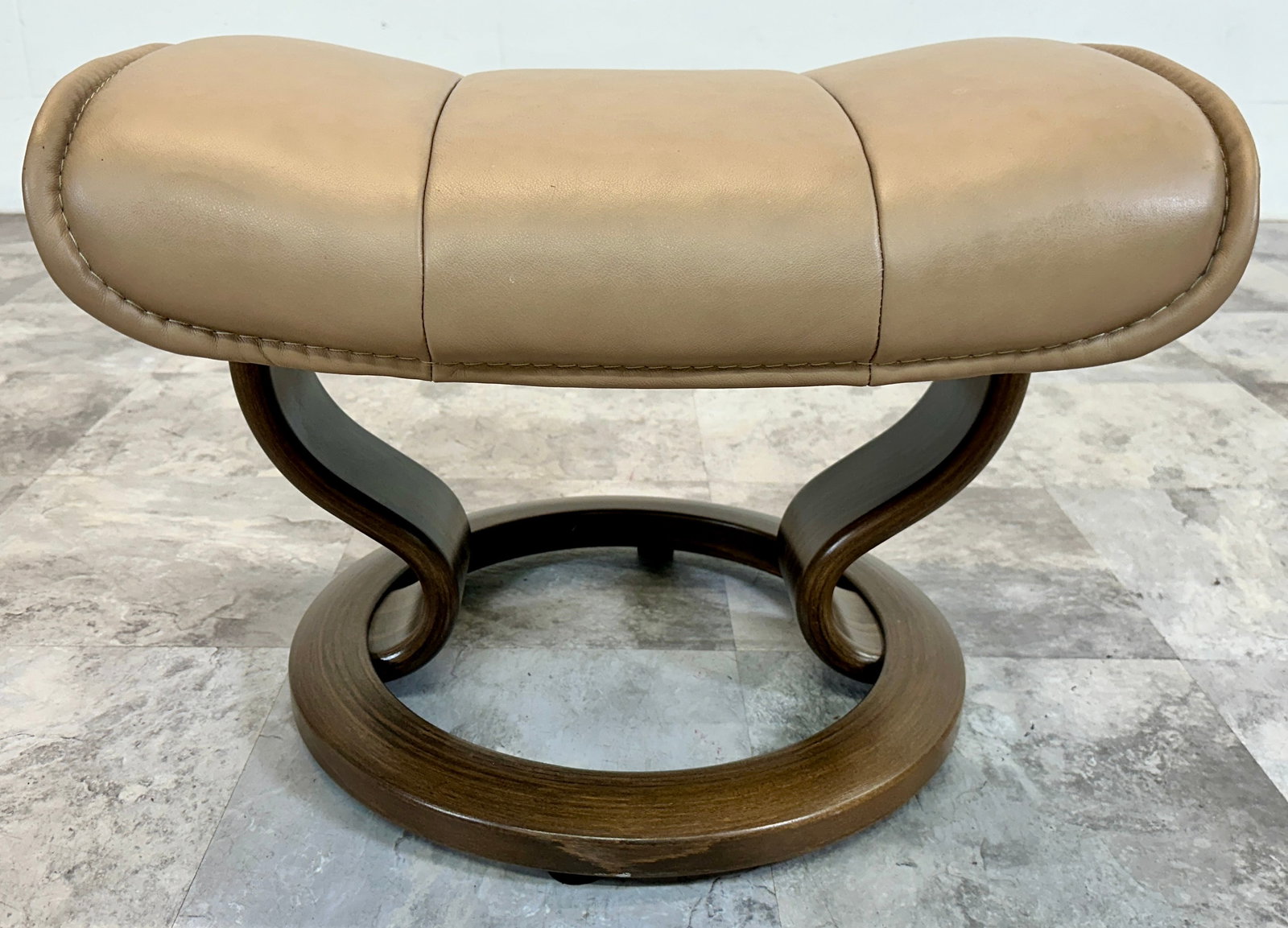 EKORNES LEATHER FOOT STOOL: IN TAN LEATHER, VG