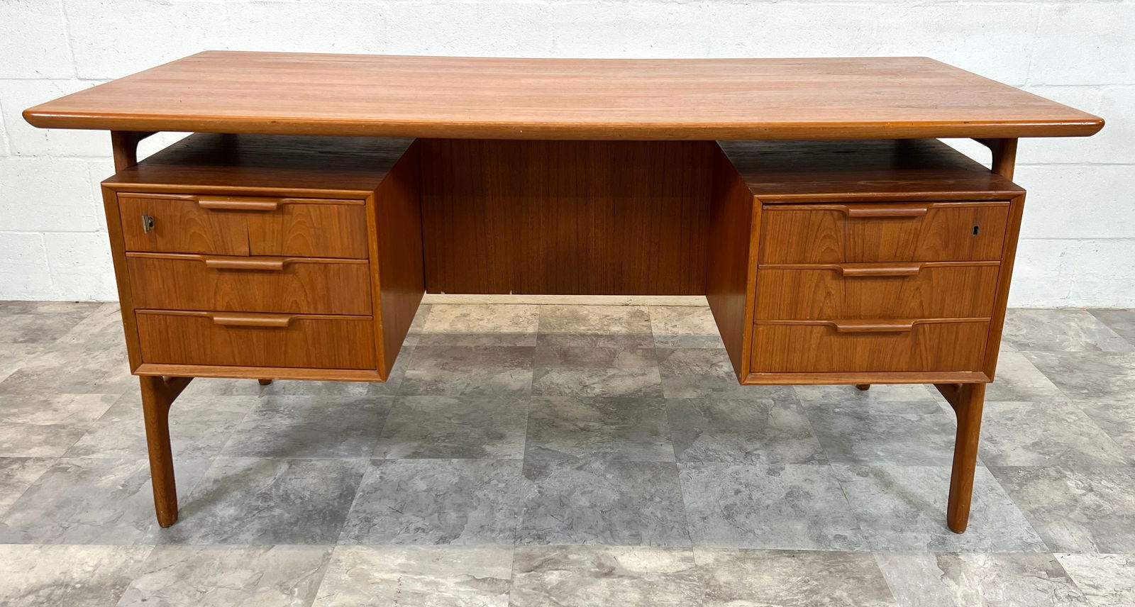 GUNNI OMANN MODEL 75 DESK (1 of 4)