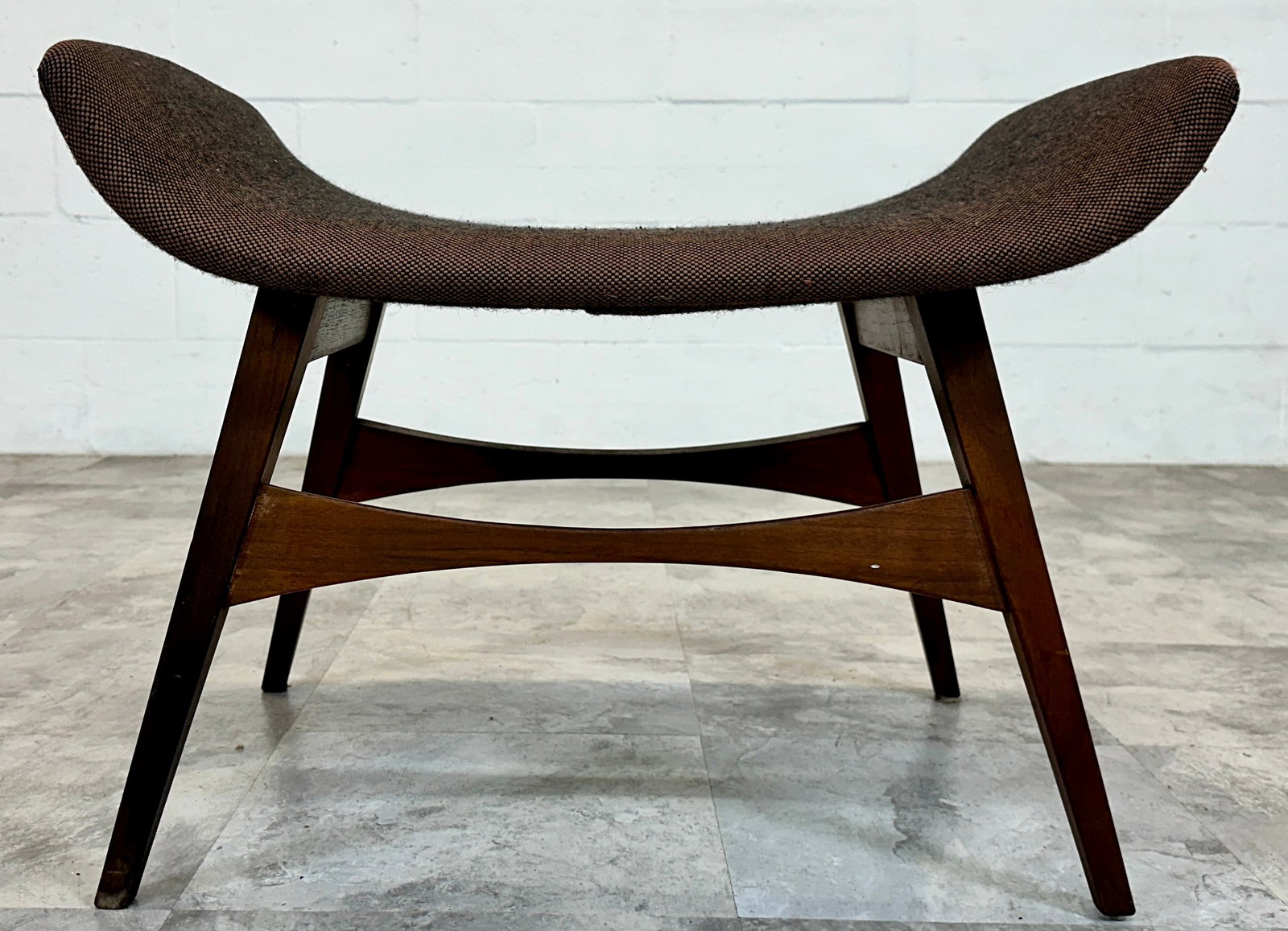 MID-CENTURY MODERN GALLOWAY OTTOMAN: 24"W, 19"D, 14"H