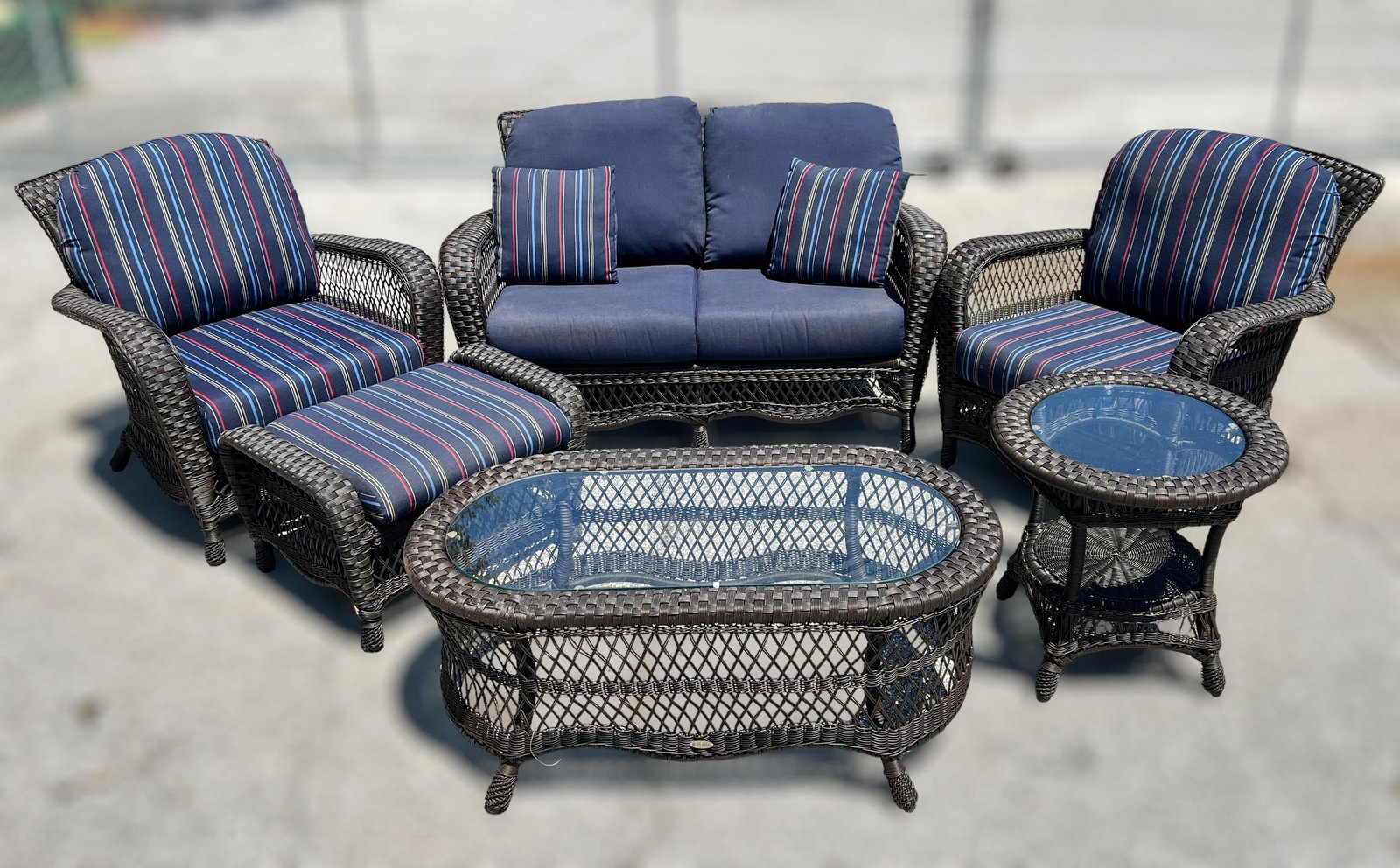 CONTEMPORARY PATIO SET (1 of 1)