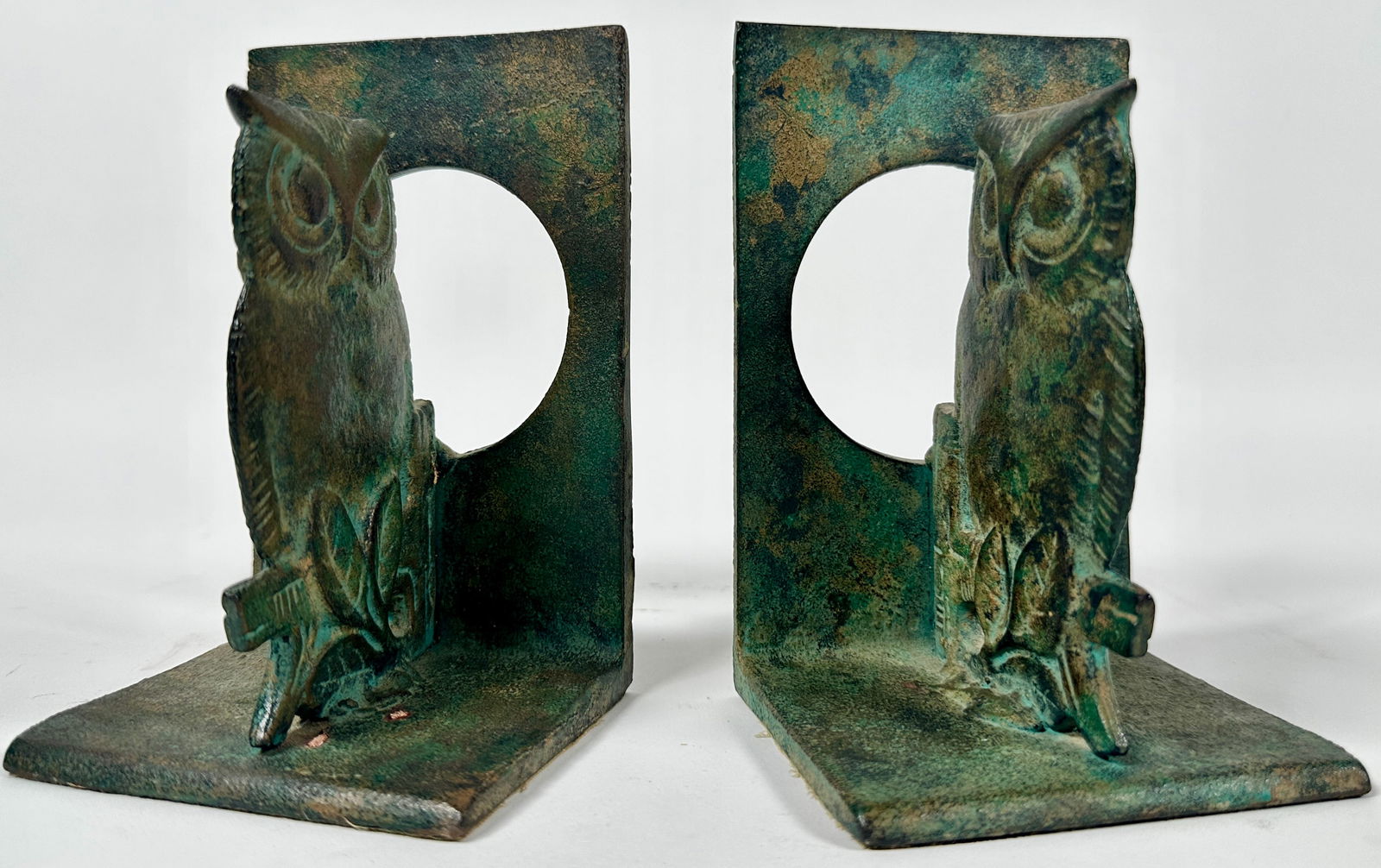 PATINATED IRON OWL BOOKENDS: UNMARKED. 6"