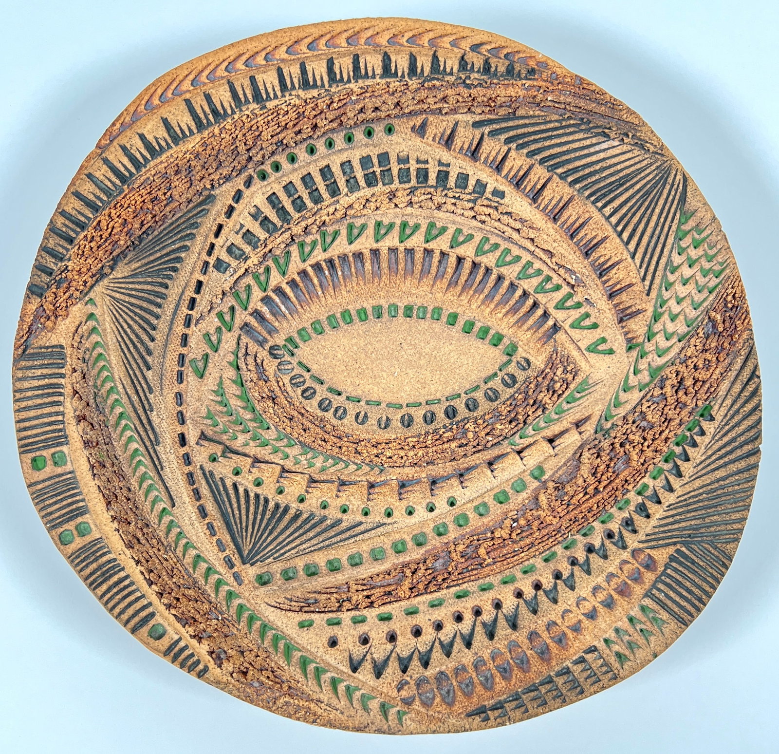 BARBARA HARING STUDIO POTTERY: INCISED DESIGNS. 9.5"