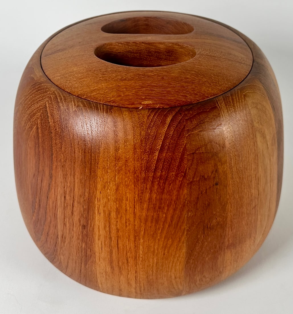 DANSK INTERNATIONAL ICE BUCKET: BLACK PLASTIC LINER, TEAK BODY. 8"