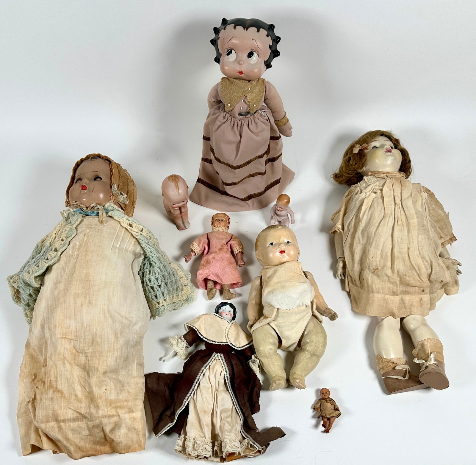 COLLECTION OF ANTIQUE AND VINTAGE DOLLS (1 of 1)