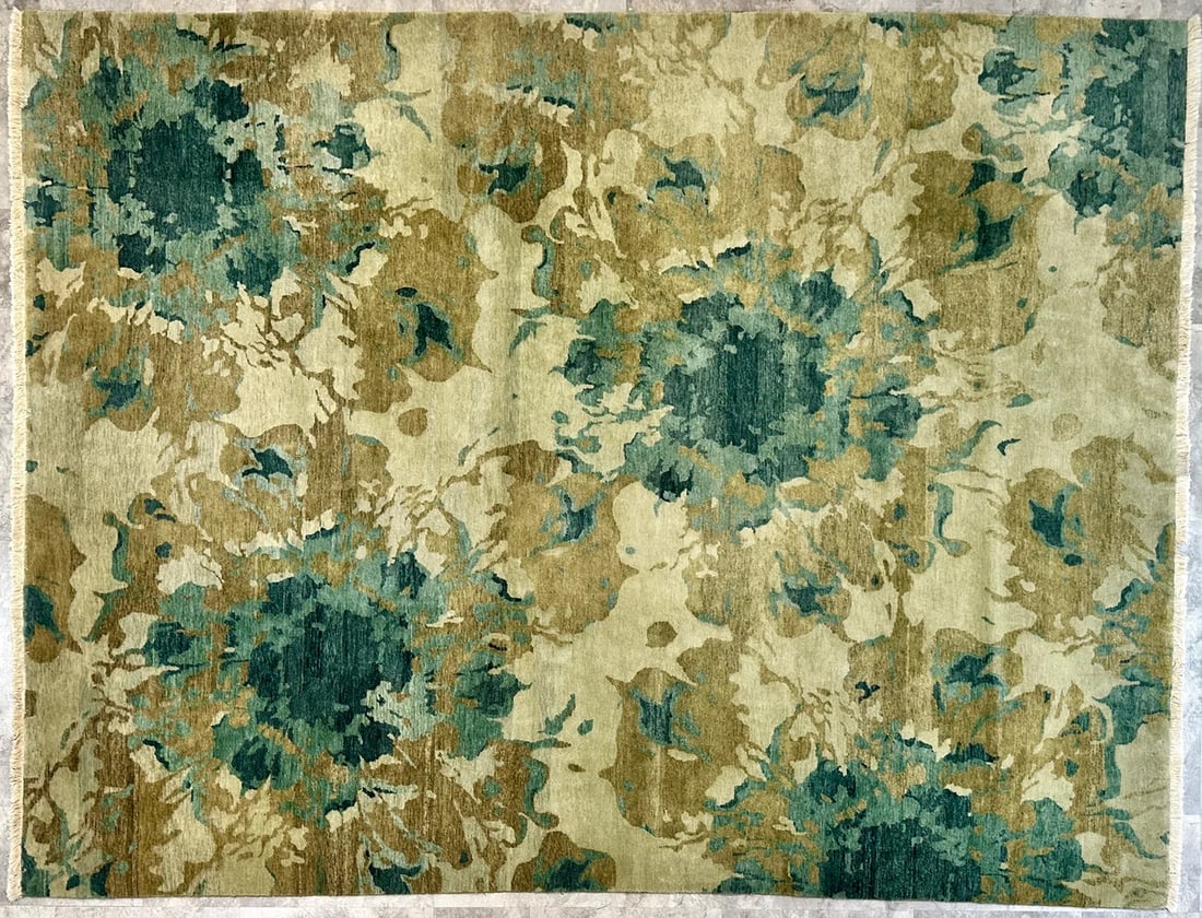 ARHAUS ROOM SIZED CARPET (1 of 2)